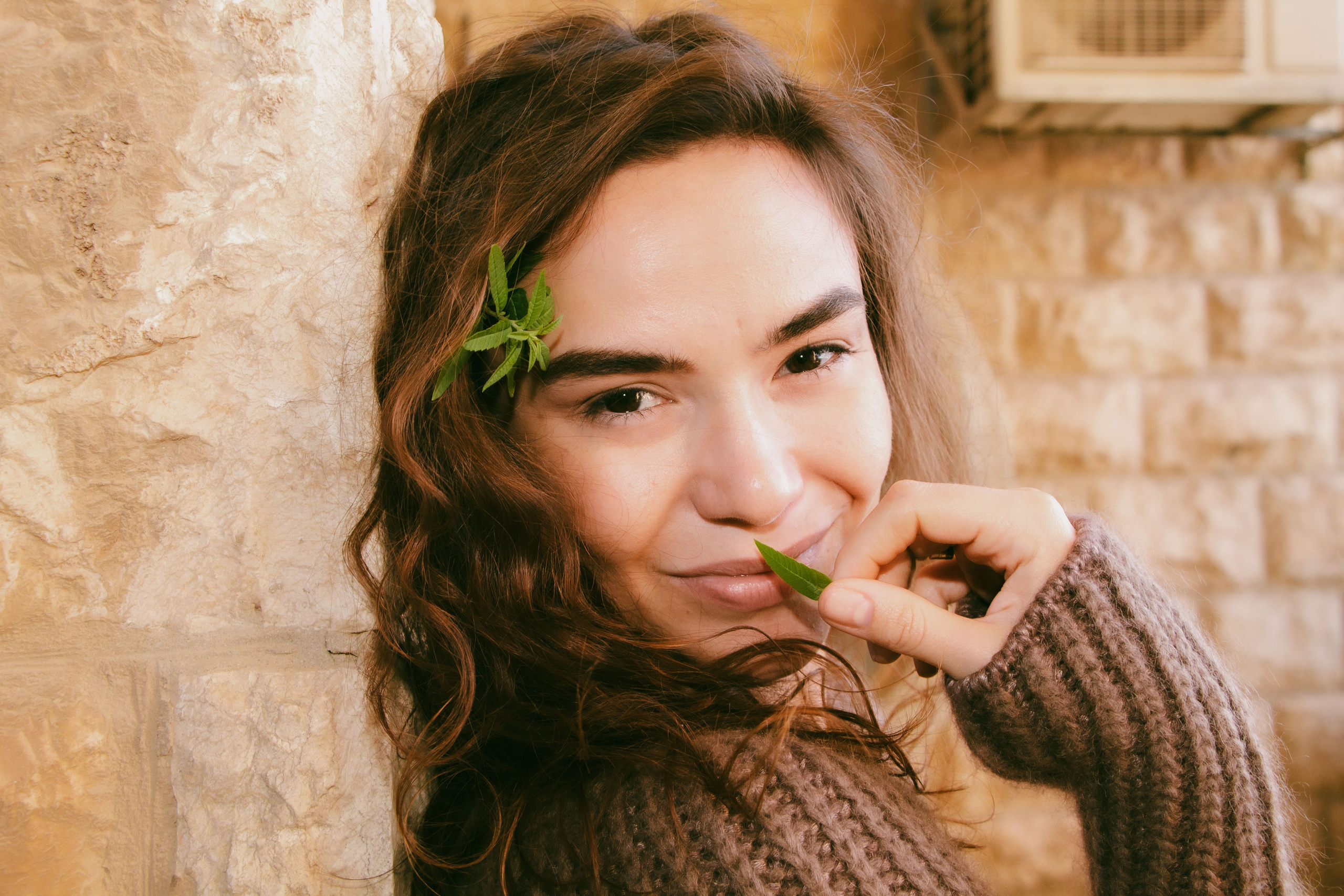 портретная фотография девушки с красивыми глазами