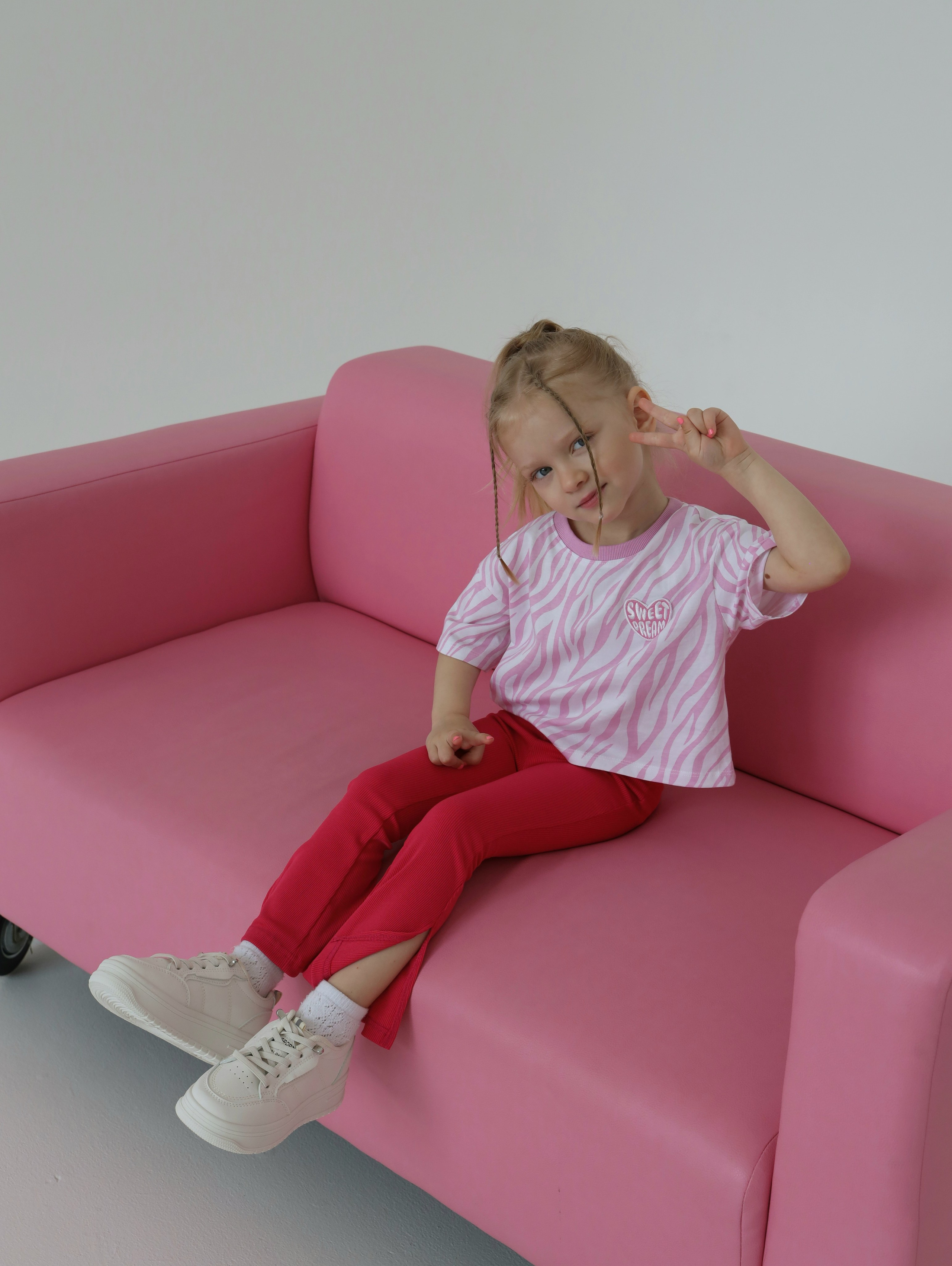 Каталожная съемка детской одежды для маркетплейса. Фотограф в Новосибирске Анна Полторацкая