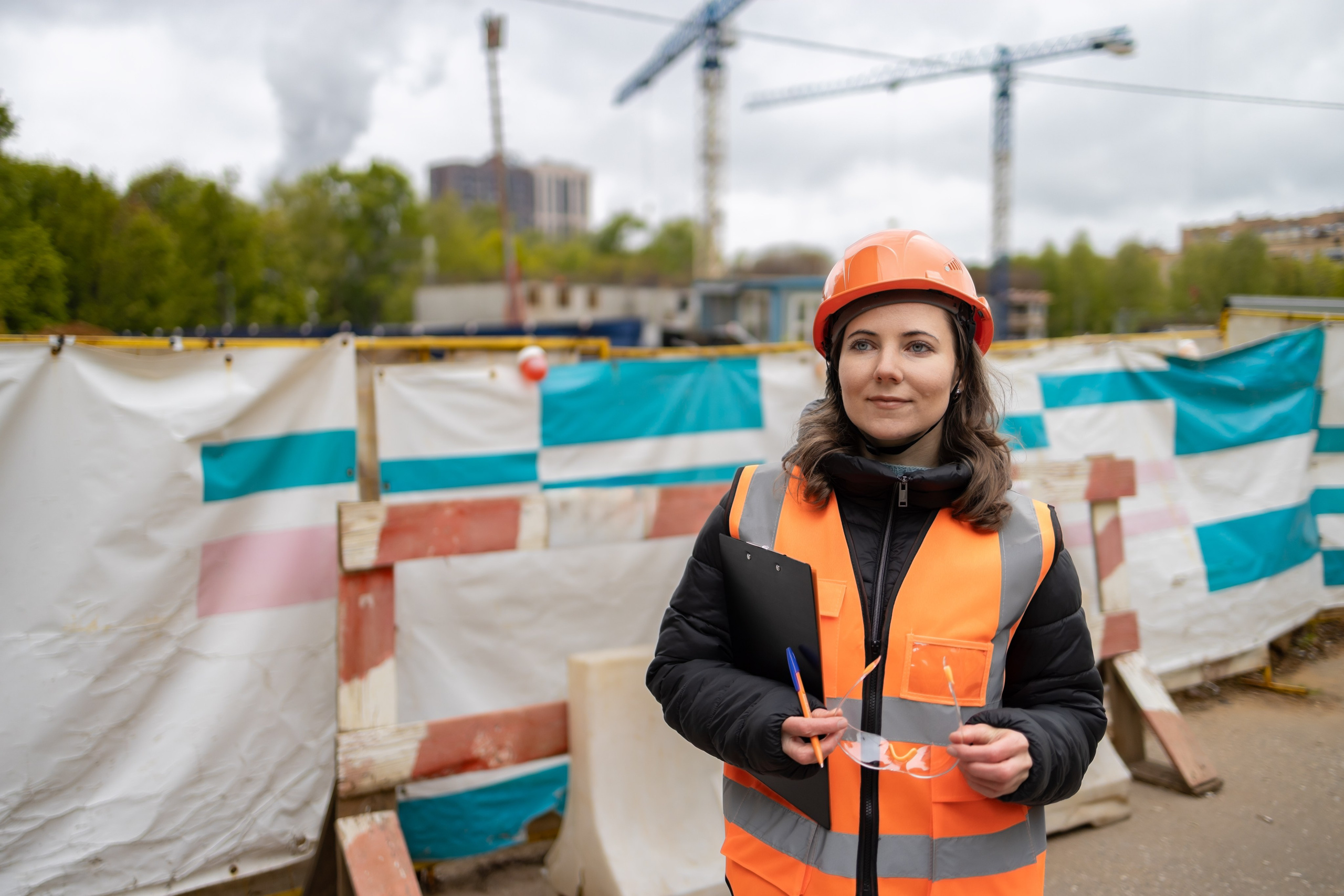 Фотосессия «Стройка» модель Ирина. Репортажный, семейный и студийный фотограф в Москве Демин Алексей