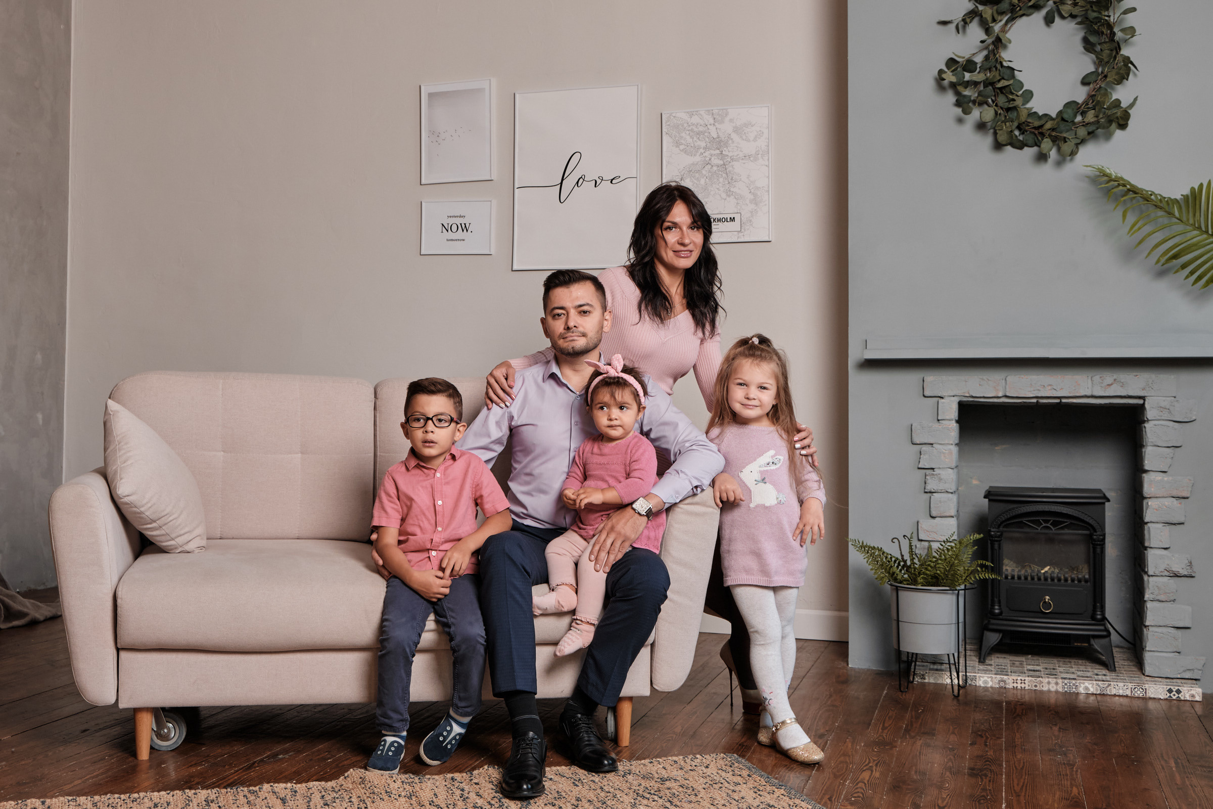 Семейная фотосессия в фотостудии. Семейный фотограф Юра Сахар. Профессиональный фотограф в Екатеринбурге Юра Сахар