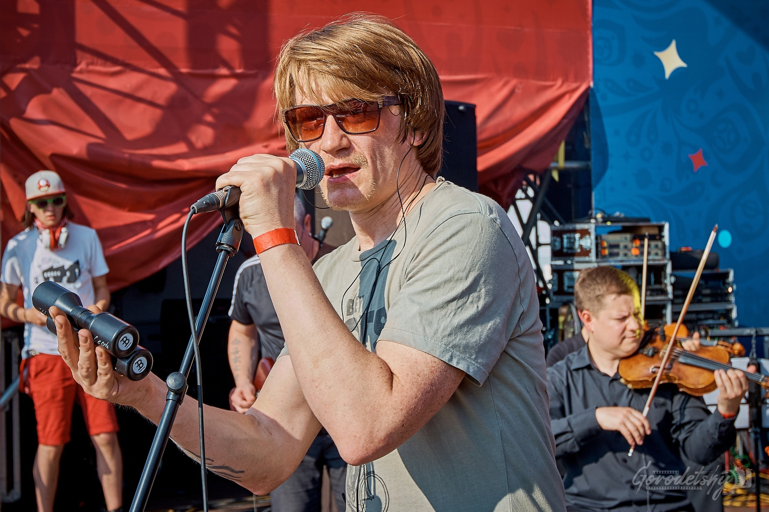 Курара и Другой Оркестр, фото с концерта. Фотограф в Екатеринбурге Юр. Профессиональный фотограф в Екатеринбурге Юра Сахар