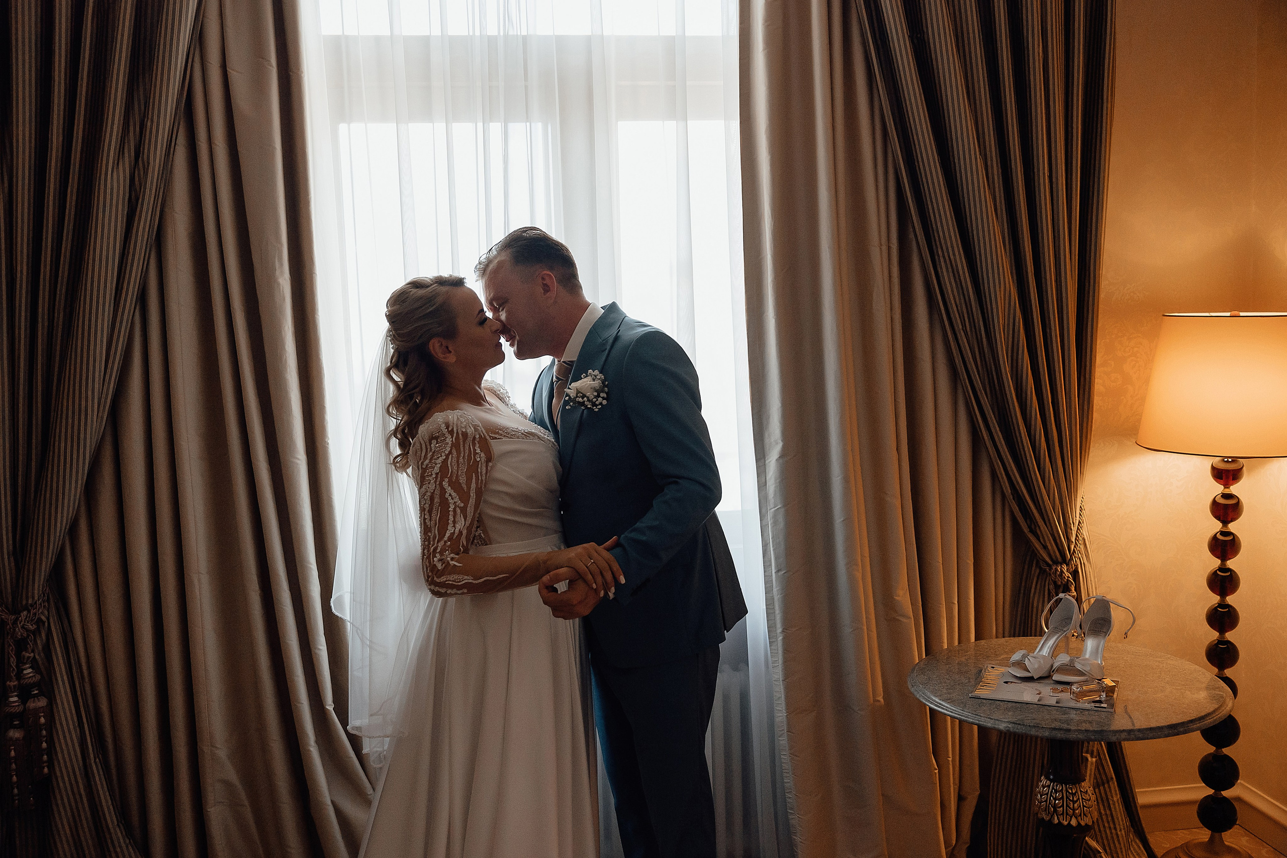 Свадебная фотосессия в Radisson Collection Hotel Moscow. Свадебный фотограф в Москве Дарья Олендарёва