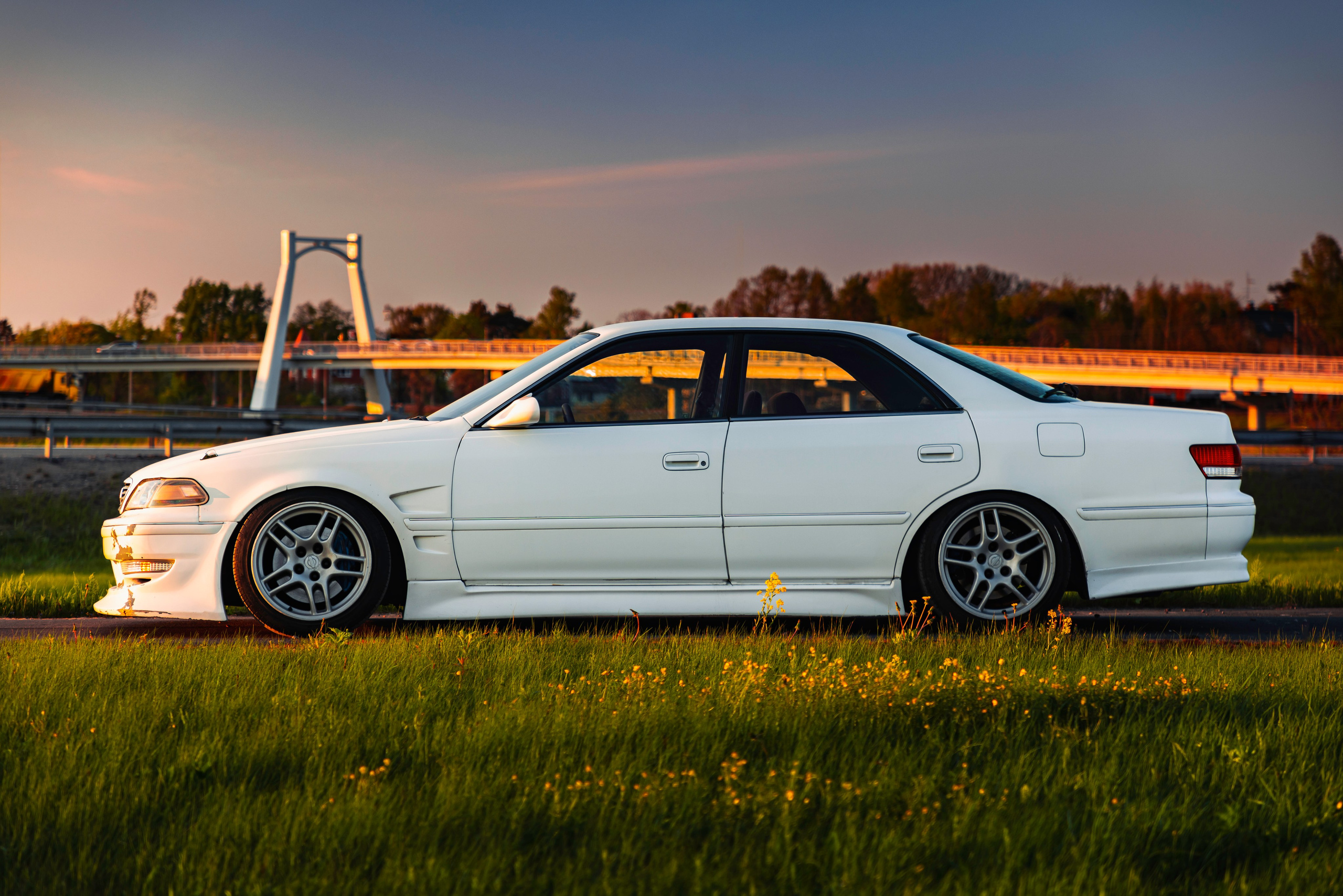 Toyota Mark II JZX100 сбоку