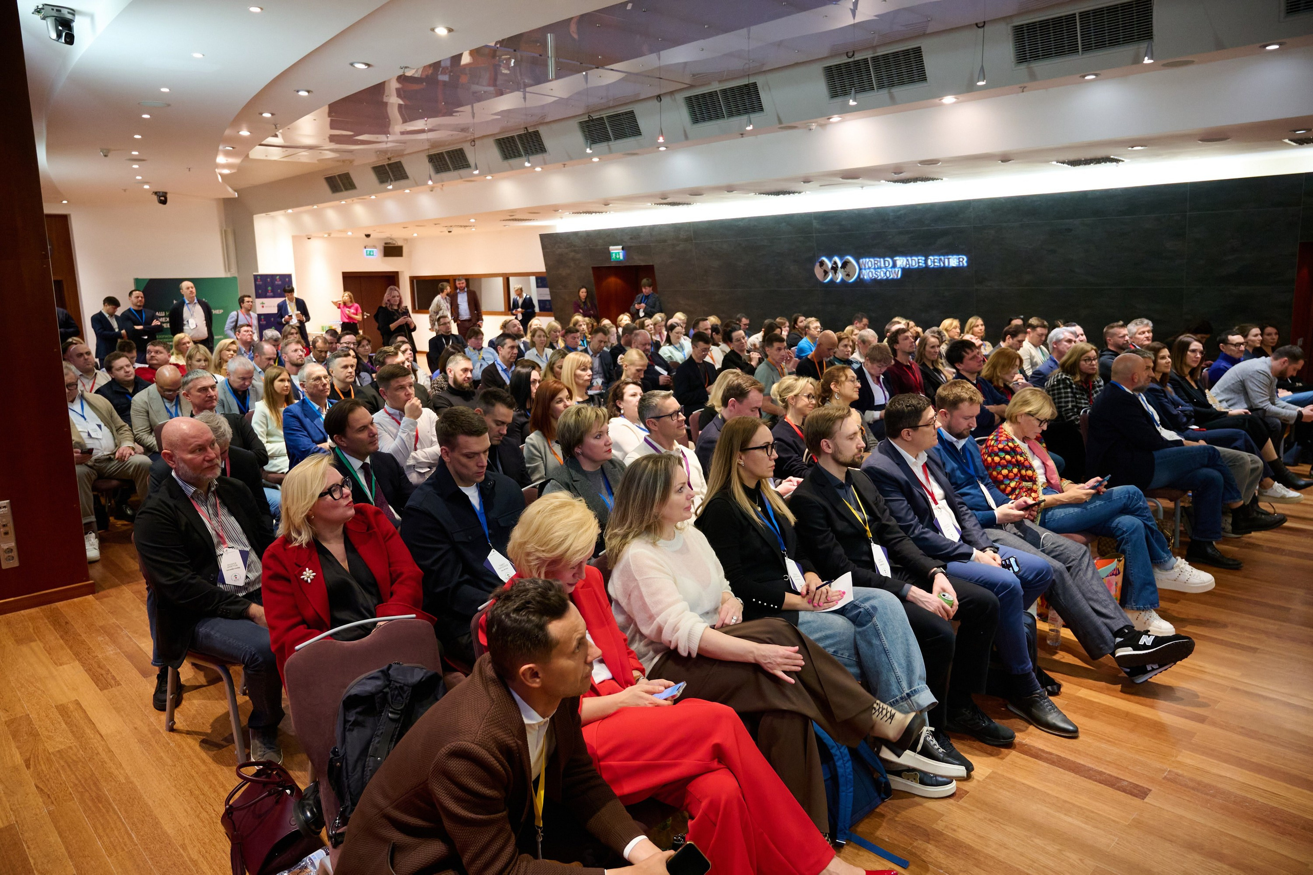 Redis Business Class — В фокусе. Планы и стратегии 2025. Репортажный фотограф в Москве и Санкт-Петербурге — Профессиональная съёмка мероприятий | Данила Золкин