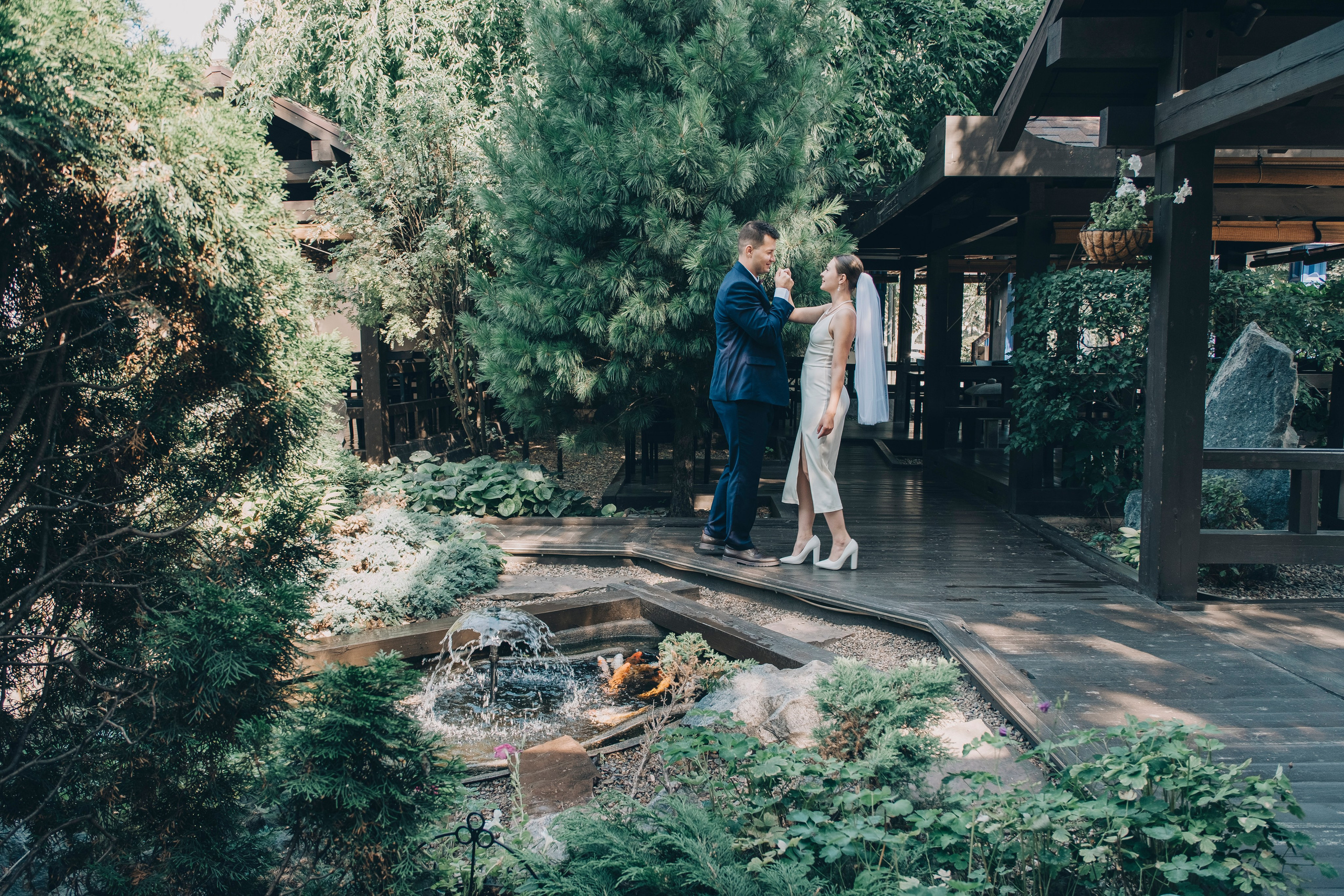 Свадебная прогулка в городе. Фотограф в Иркутске Анна Мирошникова