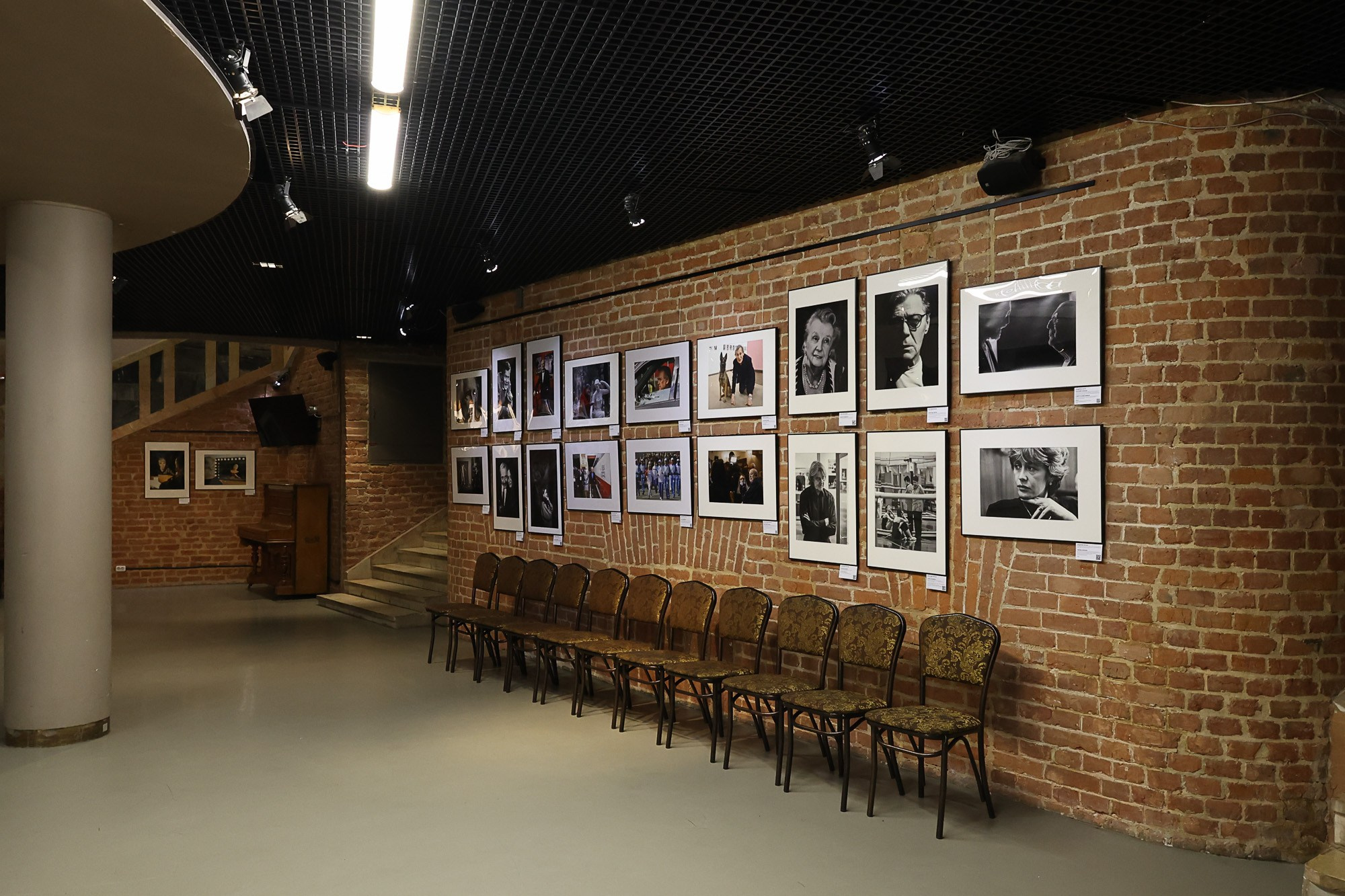 КОРИФЕИ. Репортажный, архитектурный, театральный и файн-арт фотограф Лена Мельникова в Москве