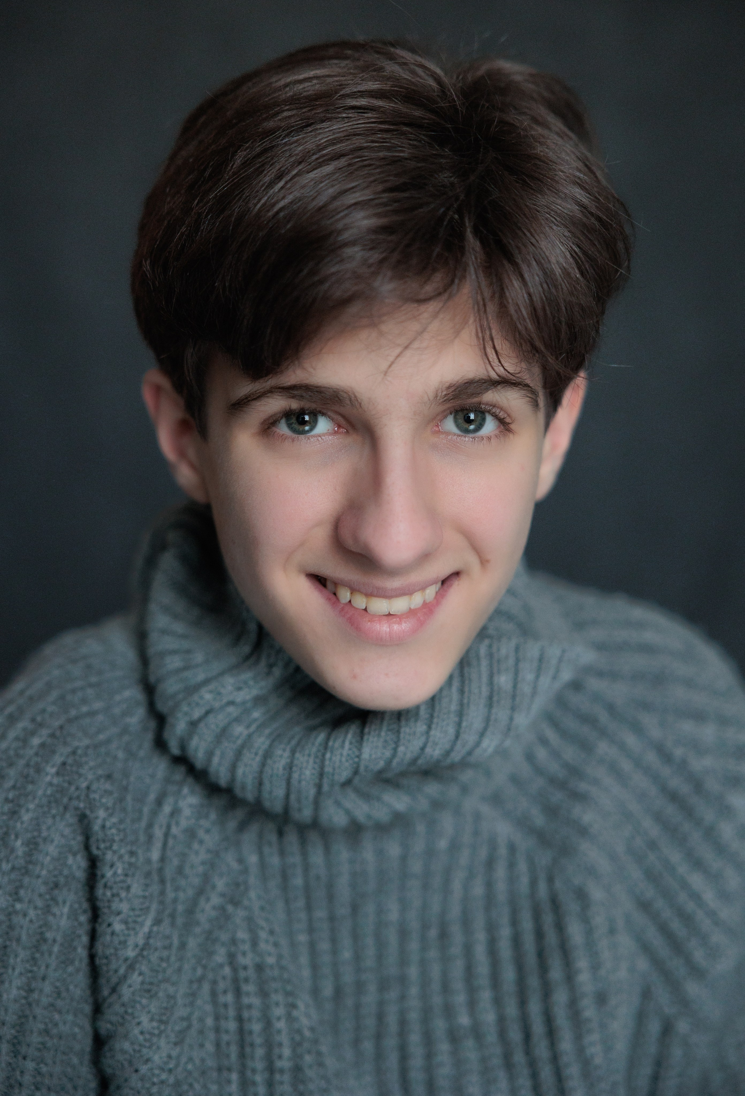 АРТЁМ. Я фотограф из Москвы к Вашим услугам