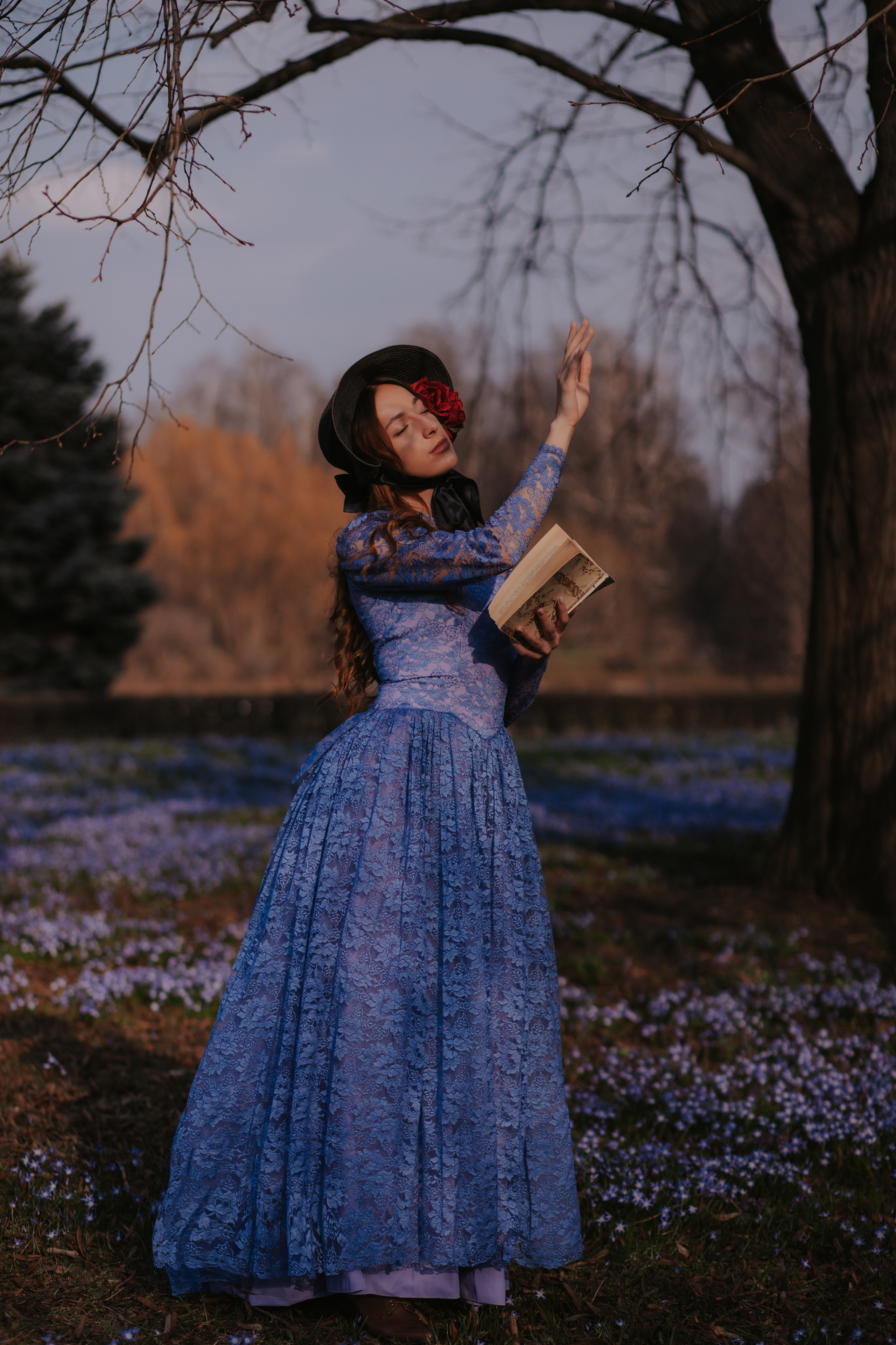 Первоцветы в саду. Художественная винтажная фотография