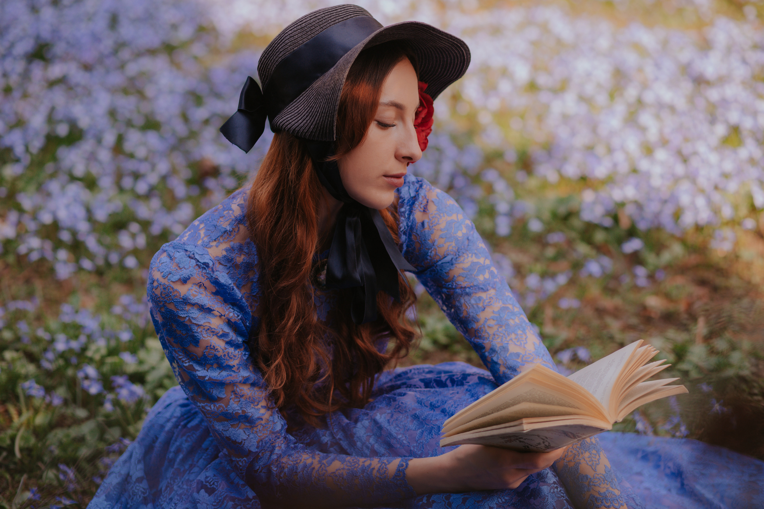 Первоцветы в саду. Художественная винтажная фотография