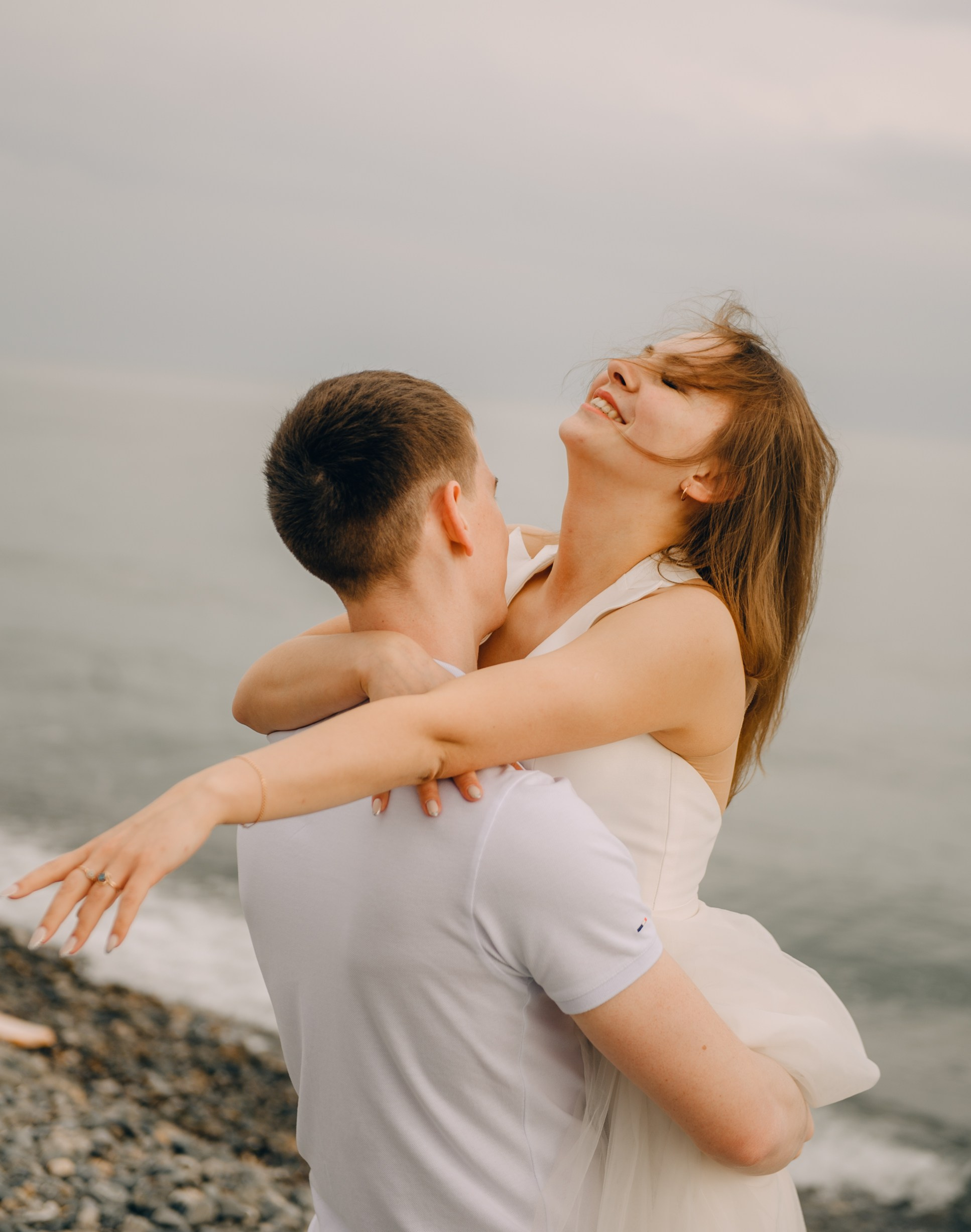 Свадебная прогулка пляж Бархатные Сезоны. Свадебный и семейный фотограф София Невская