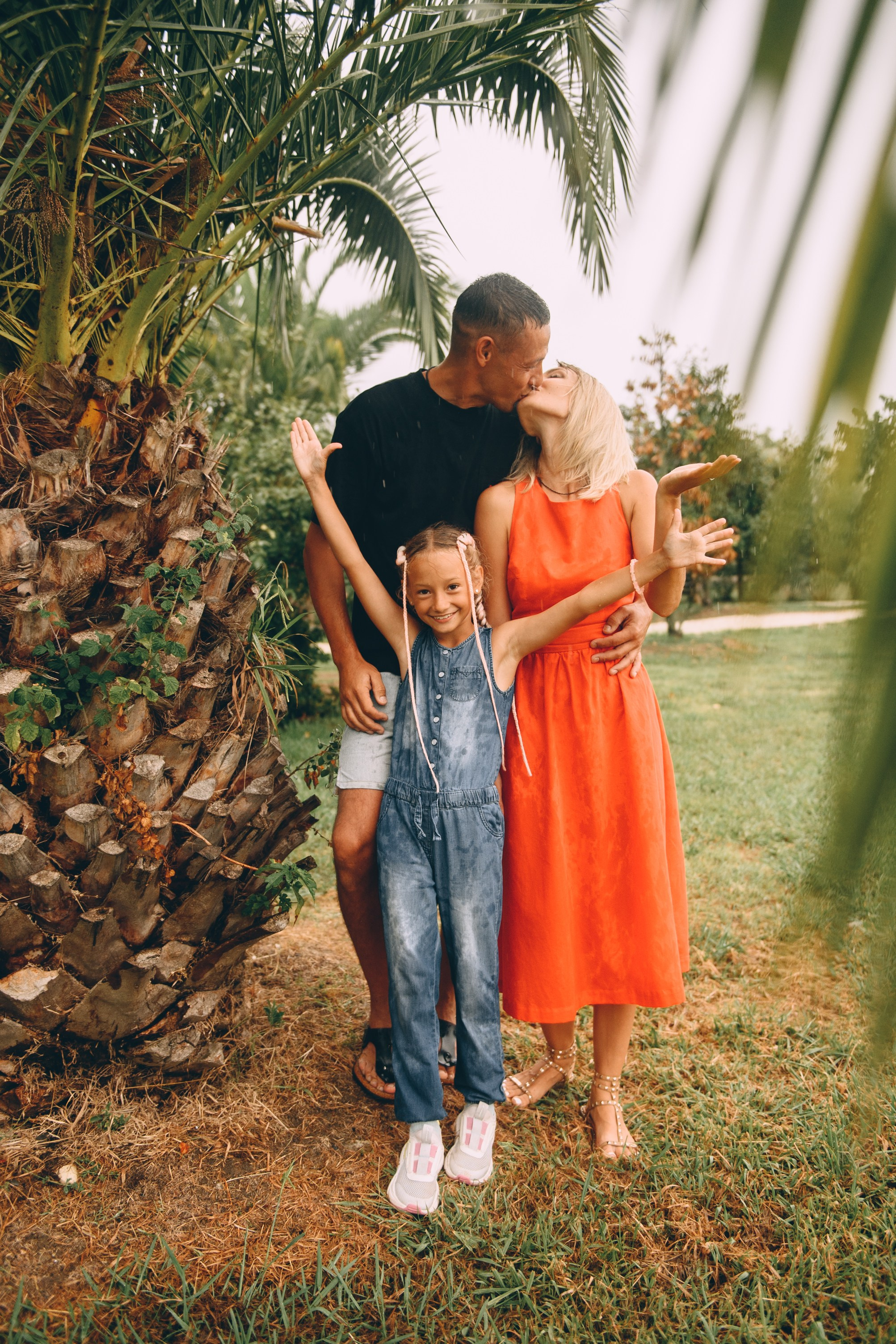 Под летним дождем. Орнитологический парк. Свадебный и семейный фотограф София Невская