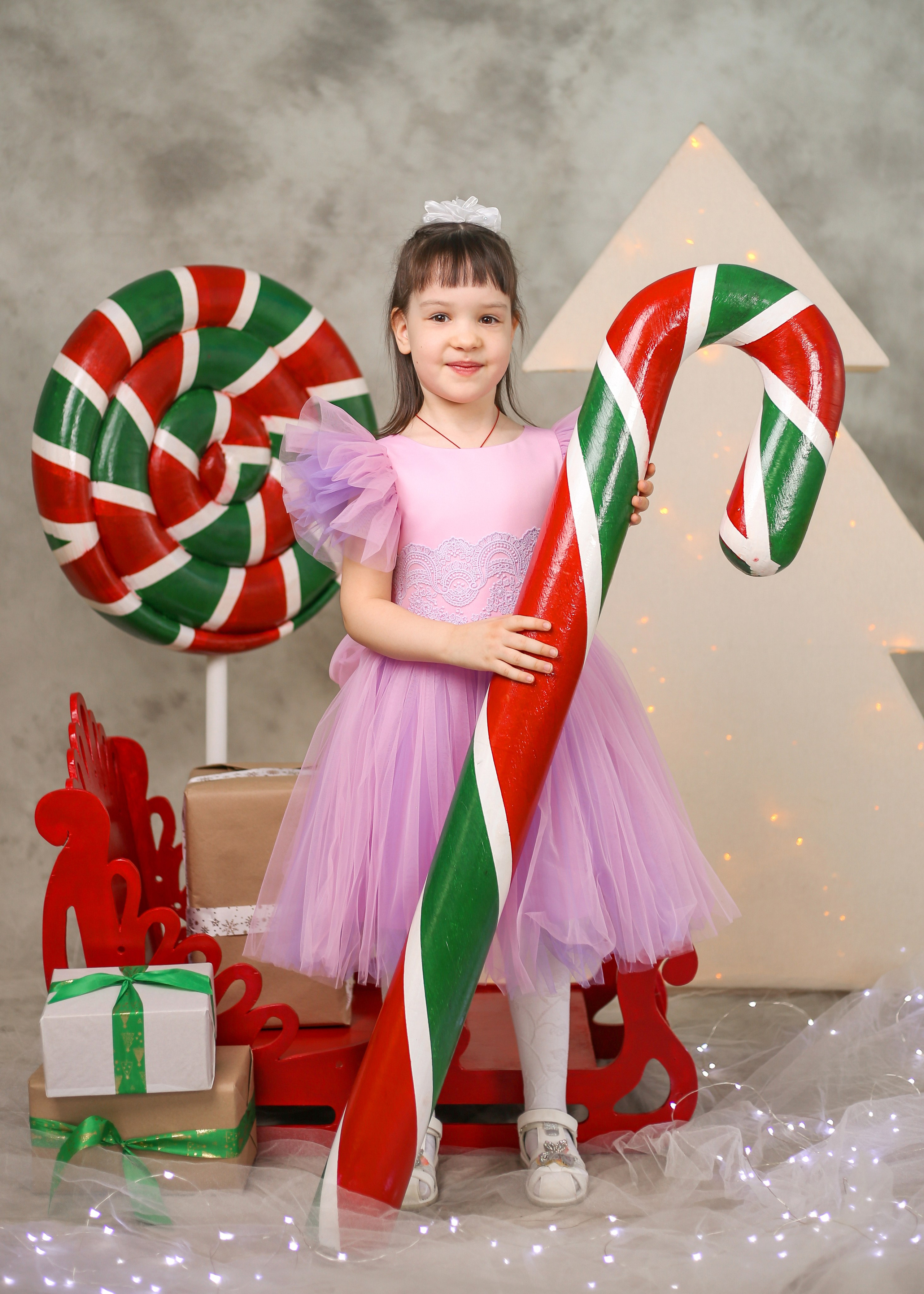 Общее фото в детском саду с выездным реквизитом в Тюмени. Выпускные альбомы в Тюмени для школ, садов, вузов спортивных секций