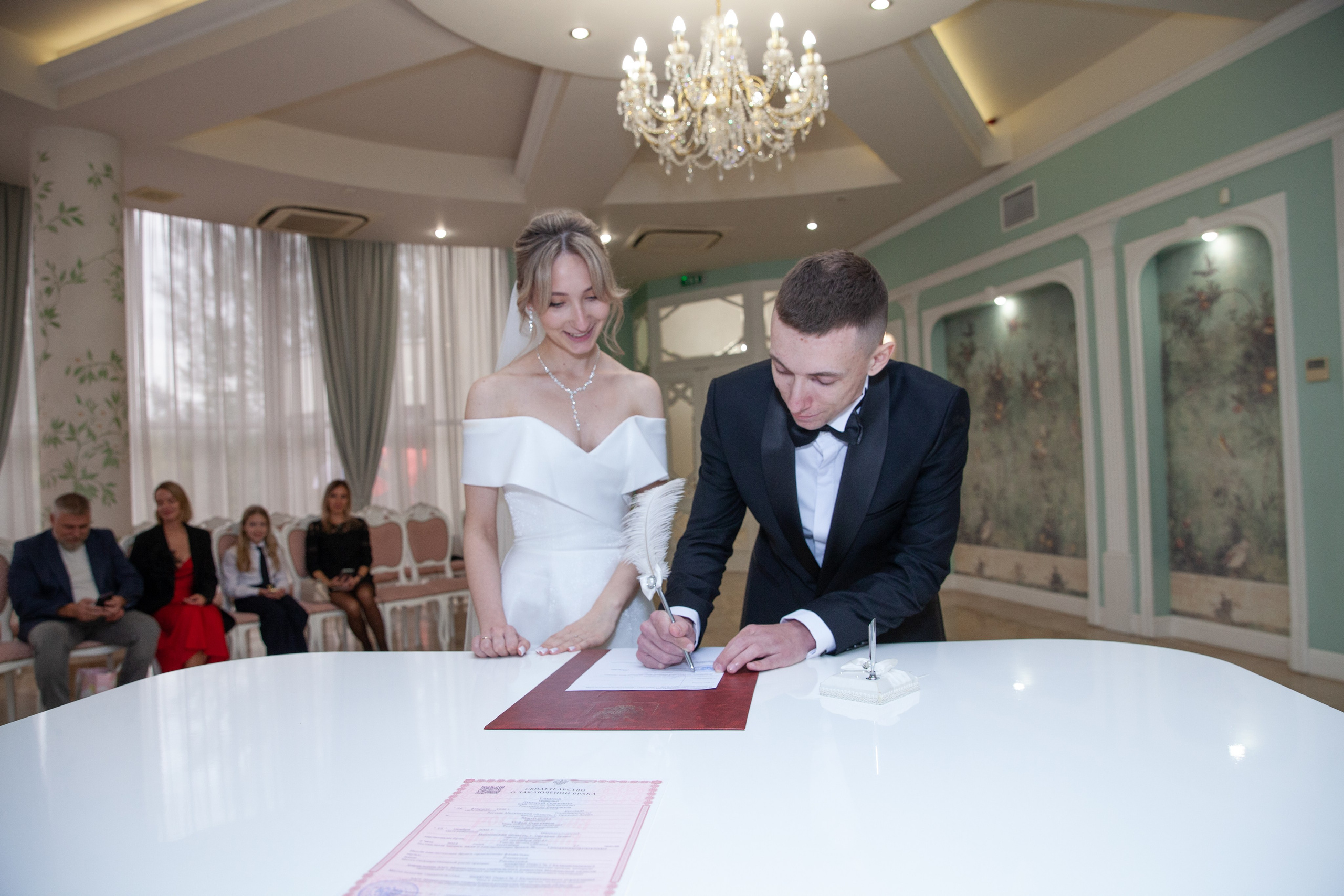 Свадебная фотосессия в отеле Ареал. Фотограф в Железнодорожном и Балашихе