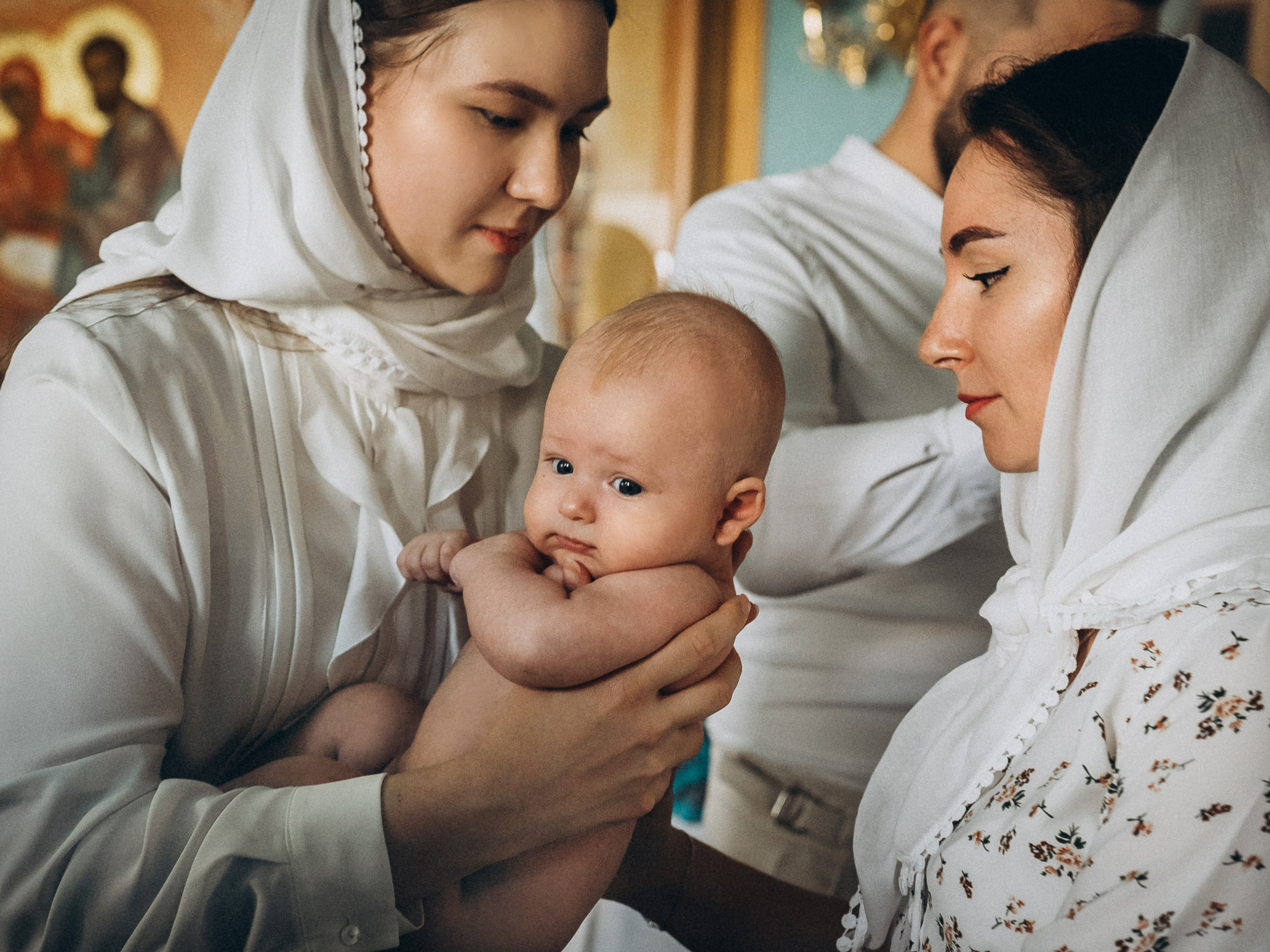 Фотосессия крещения, фотограф таинства крещения Москва, ребенок с мамо. Фотограф Ольга Рубцова в Москве и Московской области