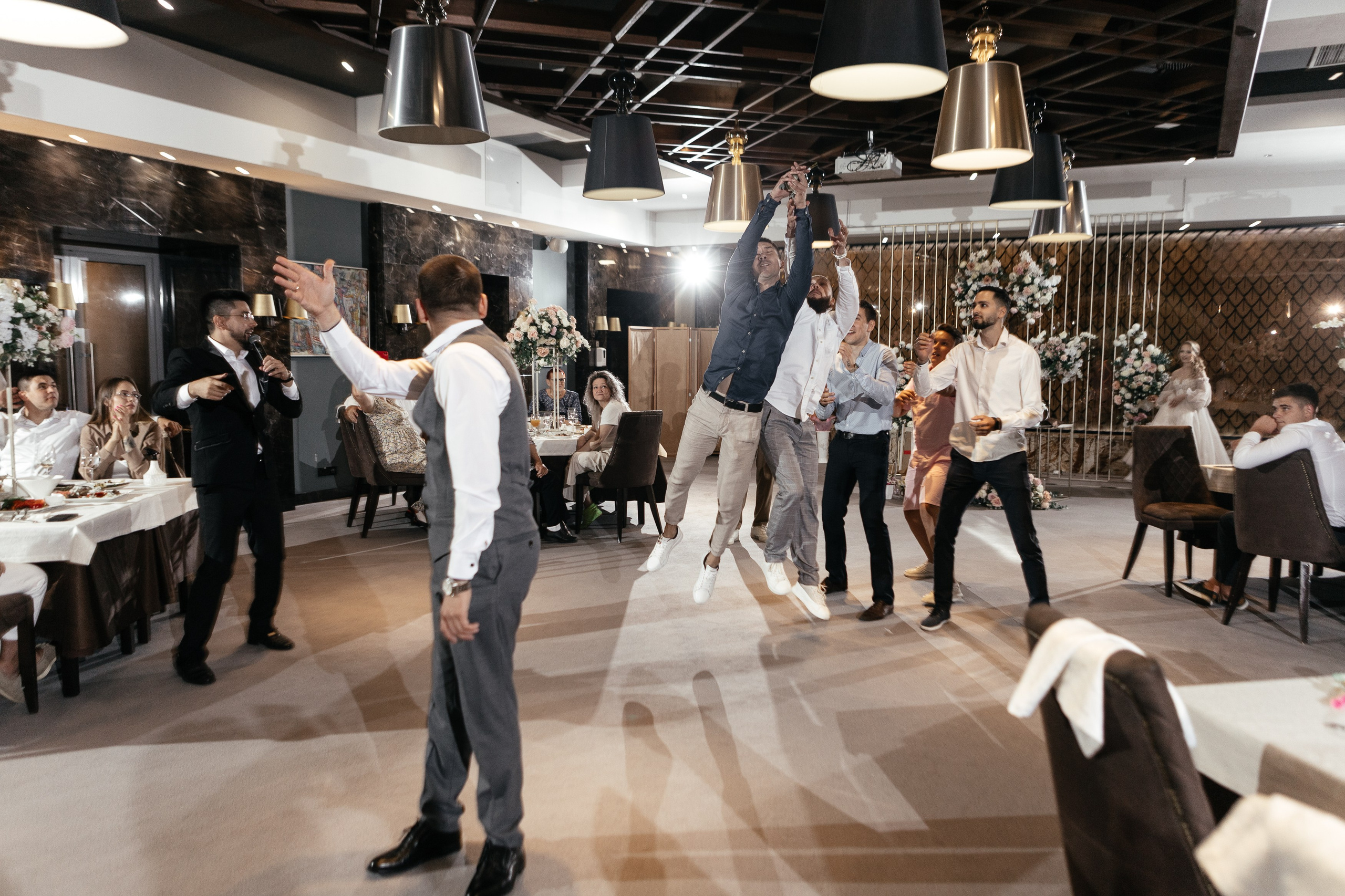 Свадебный фотограф Уфа — Руслан ГабдлисламовЖивые эмоции, красивые кадры, воспоминания на всю жизнь.Работаю по всей Республике Башкортоста. Свадебный фотограф Уфа Руслан Габдлисламов