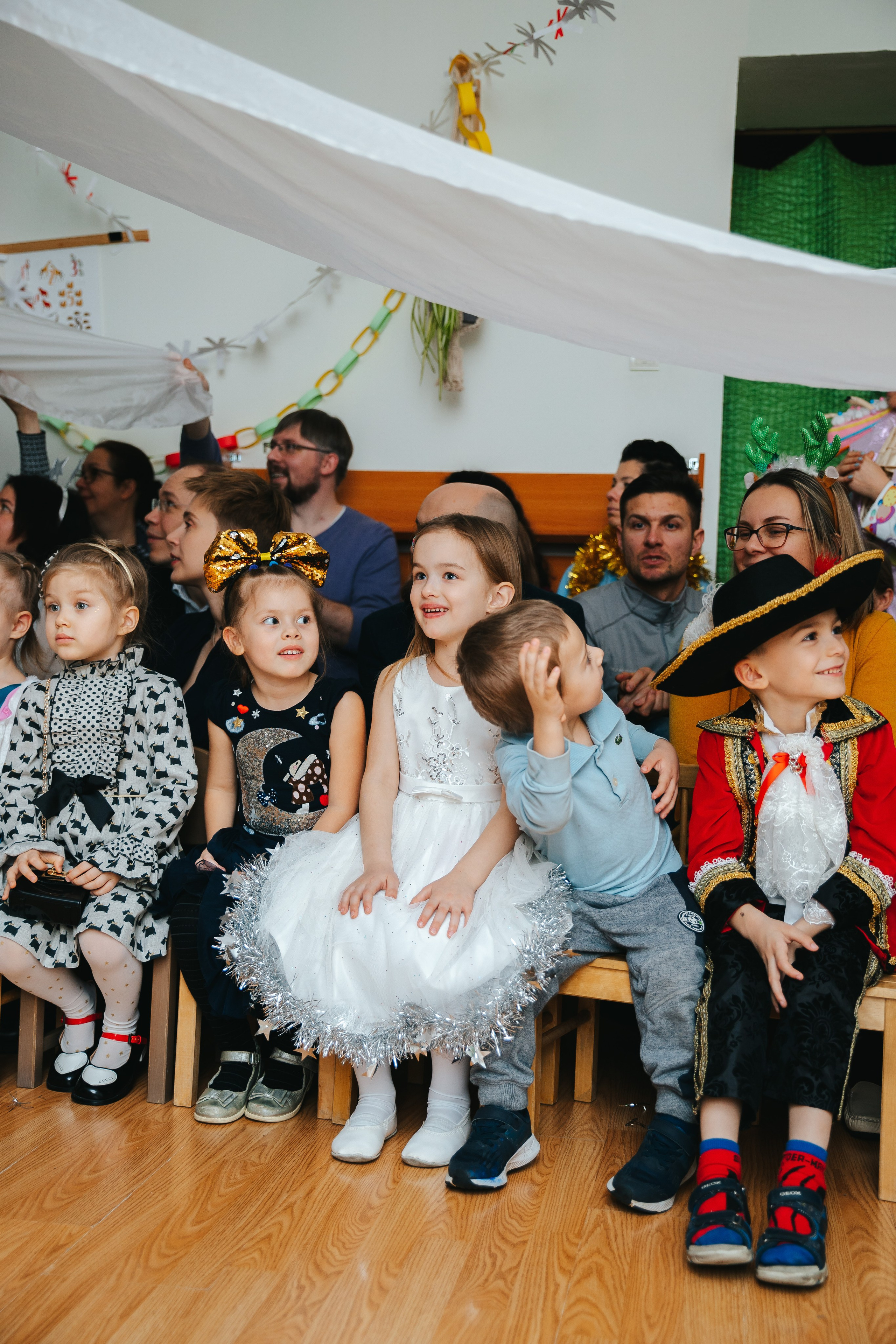 Новогодний утренник в Монтессори-садике. Семейный lifestyle фотограф в Санкт-Петербурге Людмила Пахомова