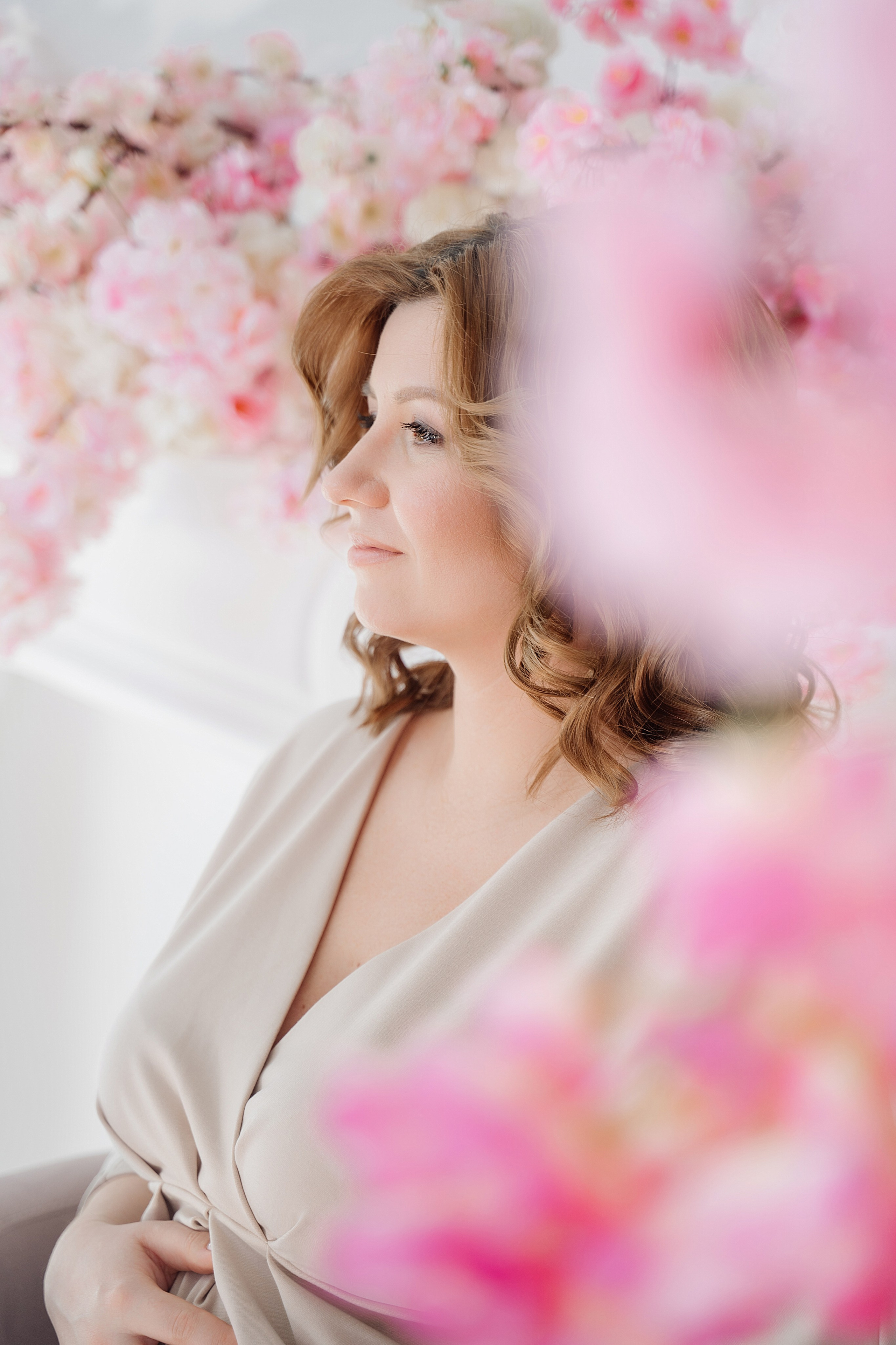 Беременная съемка в студии. Свадебный фотограф