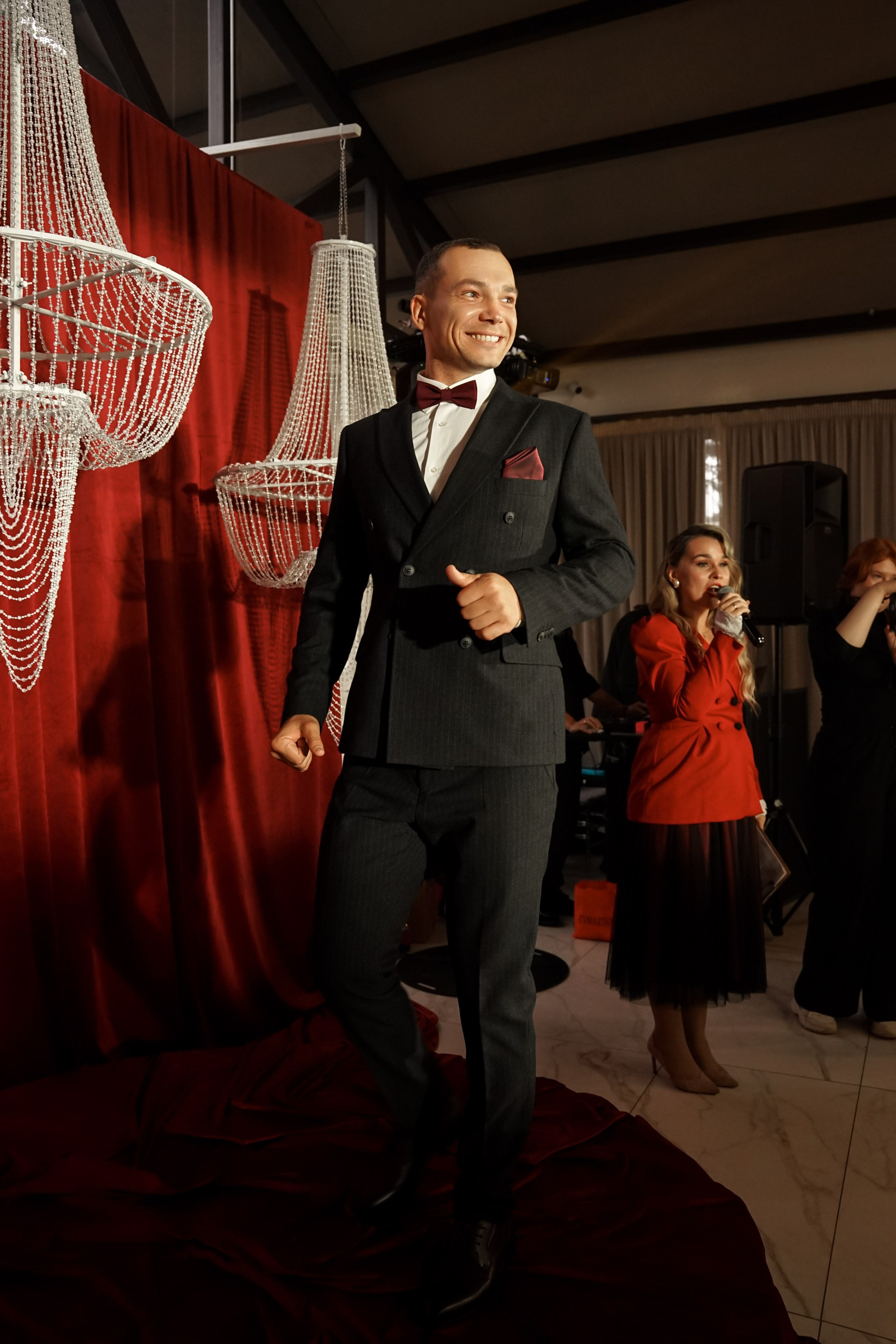 Кристина и Андрей: лавстори в гостинице и динамичный банкет. Фотограф в Иркутске