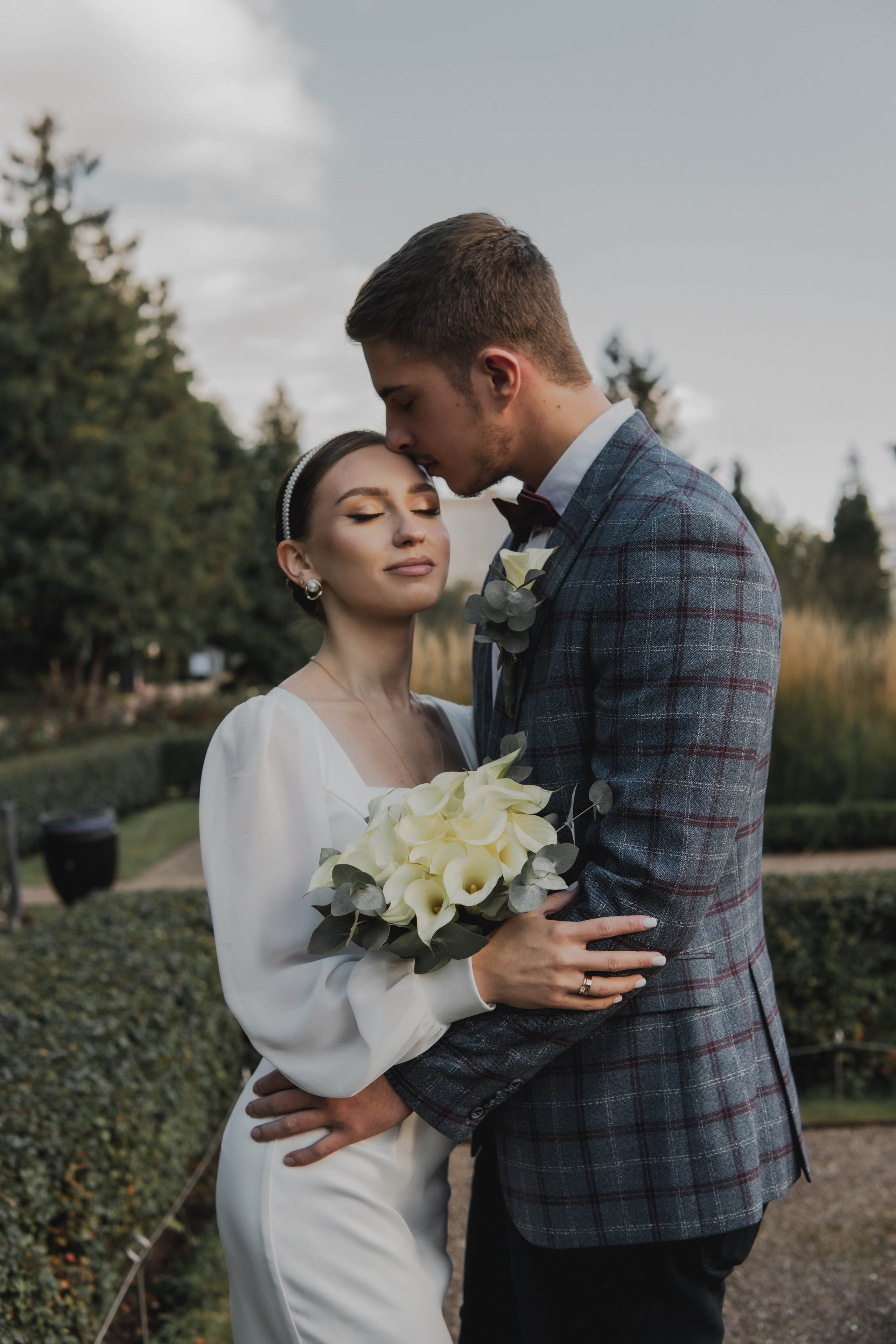 Свадебная прогулка. Мы тонем в лучах нежных объятий. Свадебный и портретный фотограф в Москве, Светлана Янковая