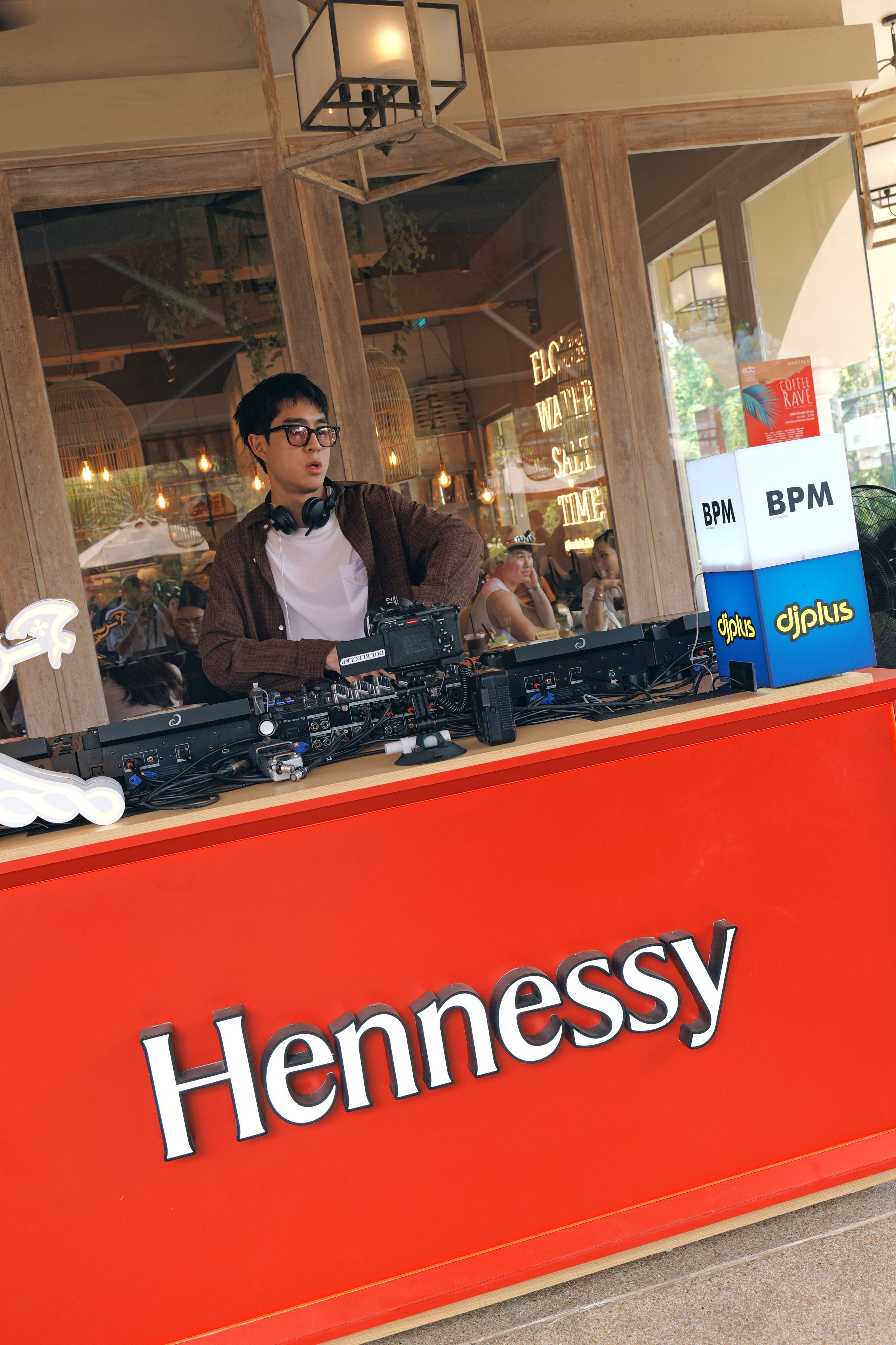 Artists, toga concert, concert photography, del mar, yoga beach club, dj shoot