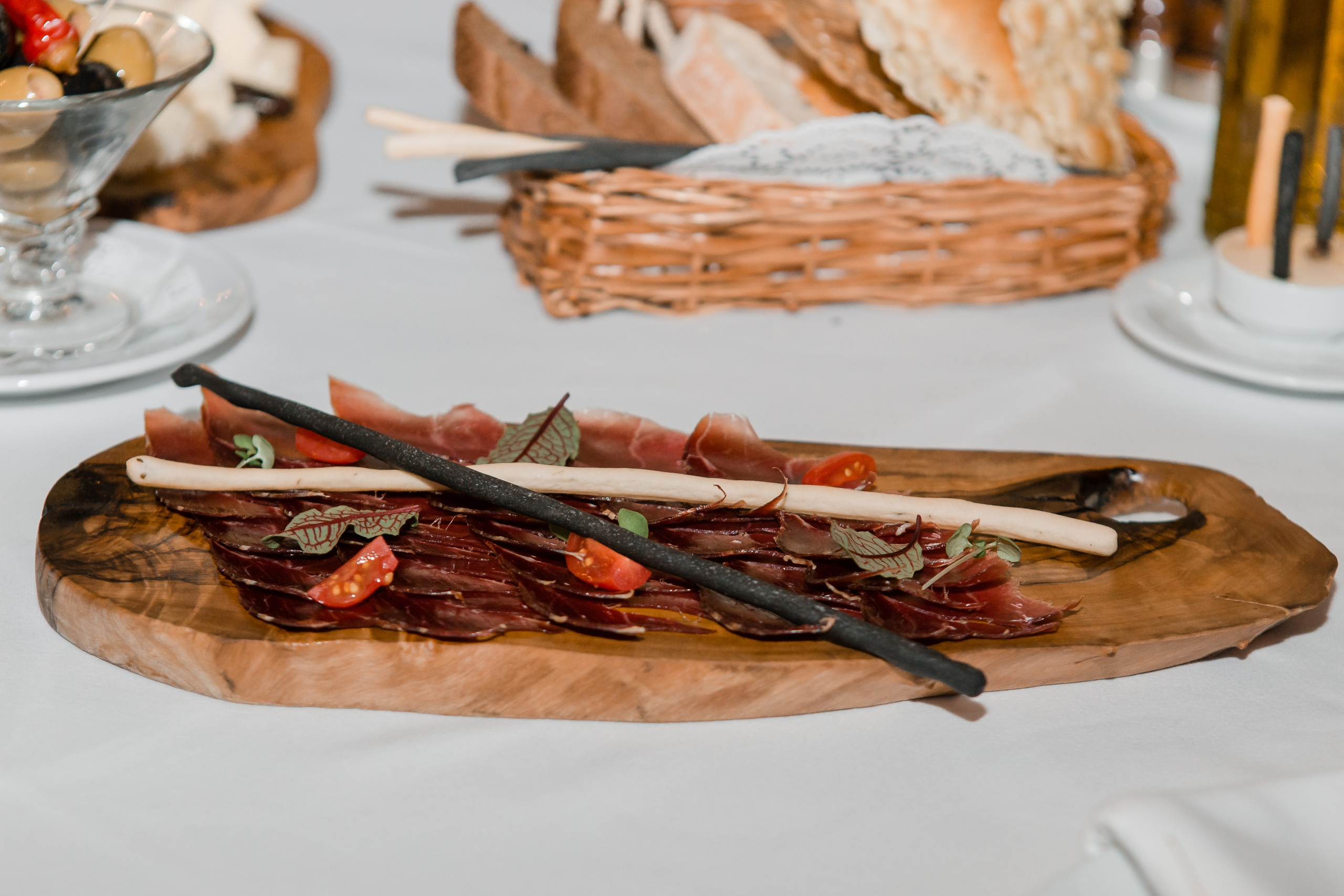 Александр и Ольга. Видеосъемка и фотосъемка свадеб. Фотограф и оператор на свадьбу. Видеосъемка подкастов, собственная видео-фотостудии. Предметная фотосъемка