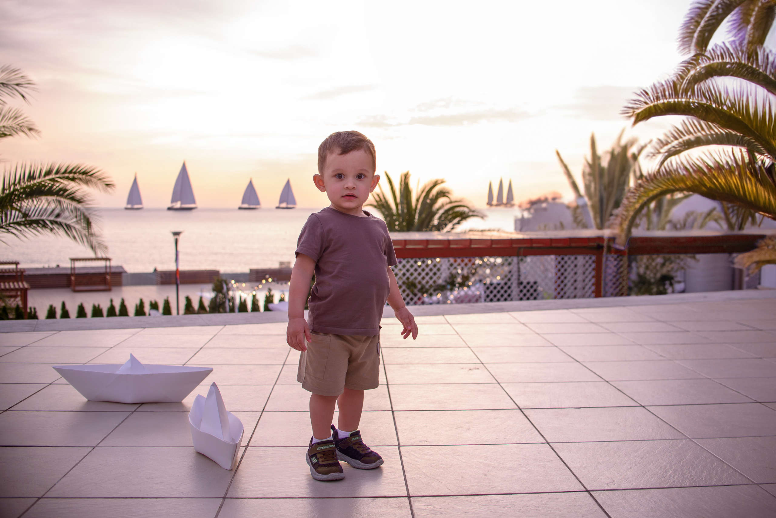 Фотосессия мальчика на море. Детский студийный фотограф Сочи