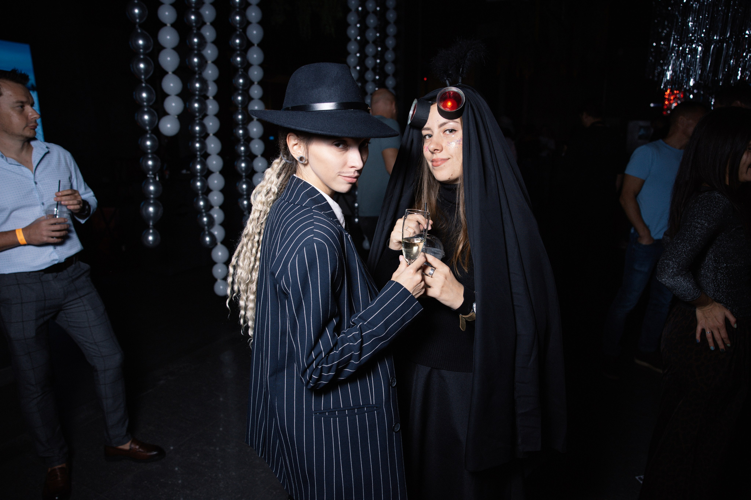 Соседи, Тусец. Фотограф Эдуарда Титанян