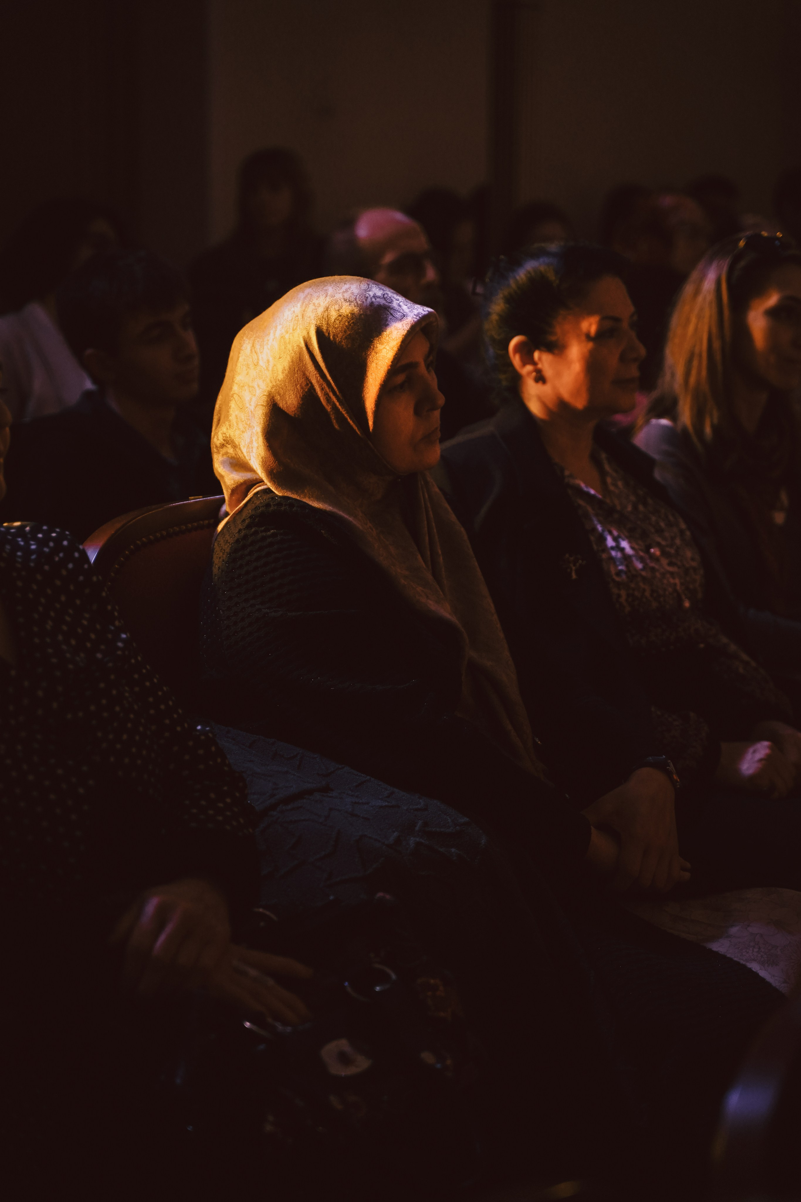 Поэтический вечер. Амина Абасова — индивидуальный фотограф в Махачкале, Дагестан