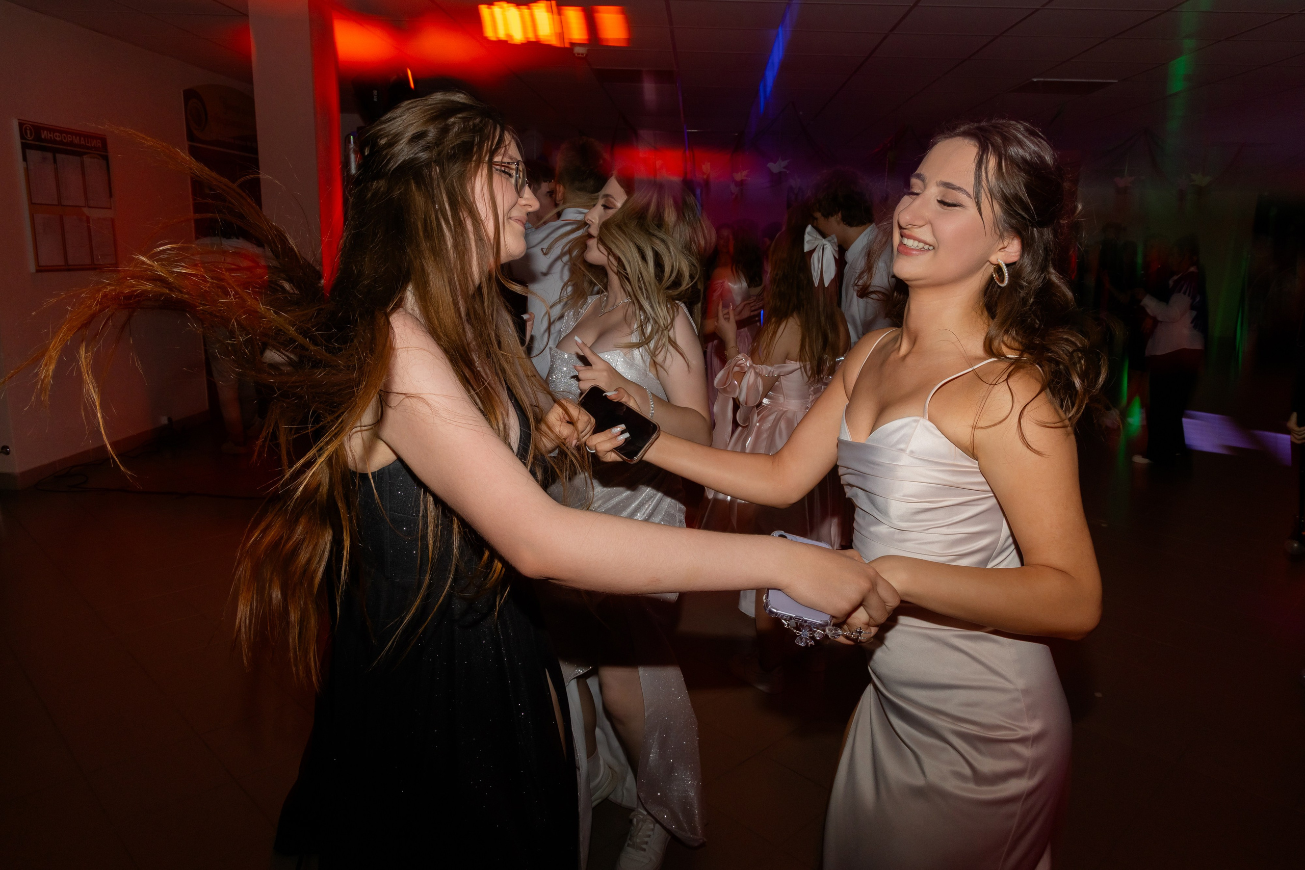 Школьный выпускной 2025 год в Минске, Беларуси. Свадебный фотограф в Минске/Беларуси Сергей Спиридонов