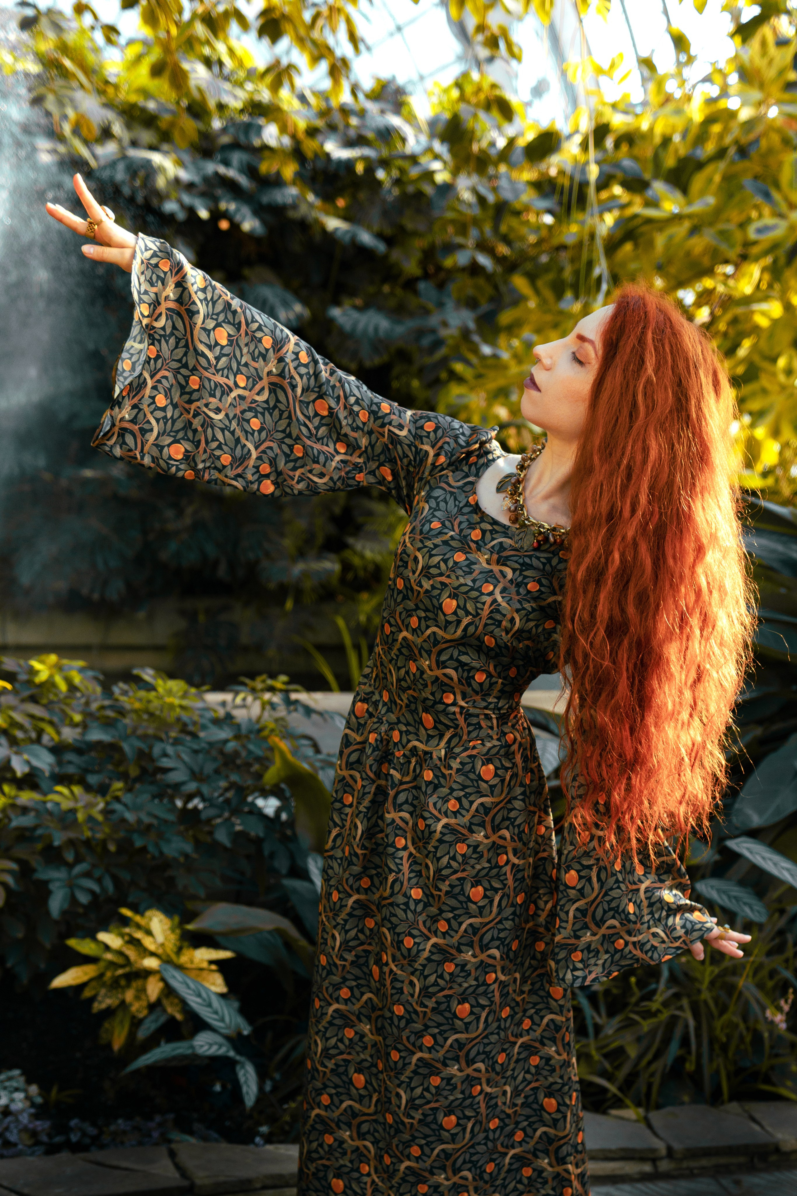 Съемка шёлковых платьев для PlantMyBones