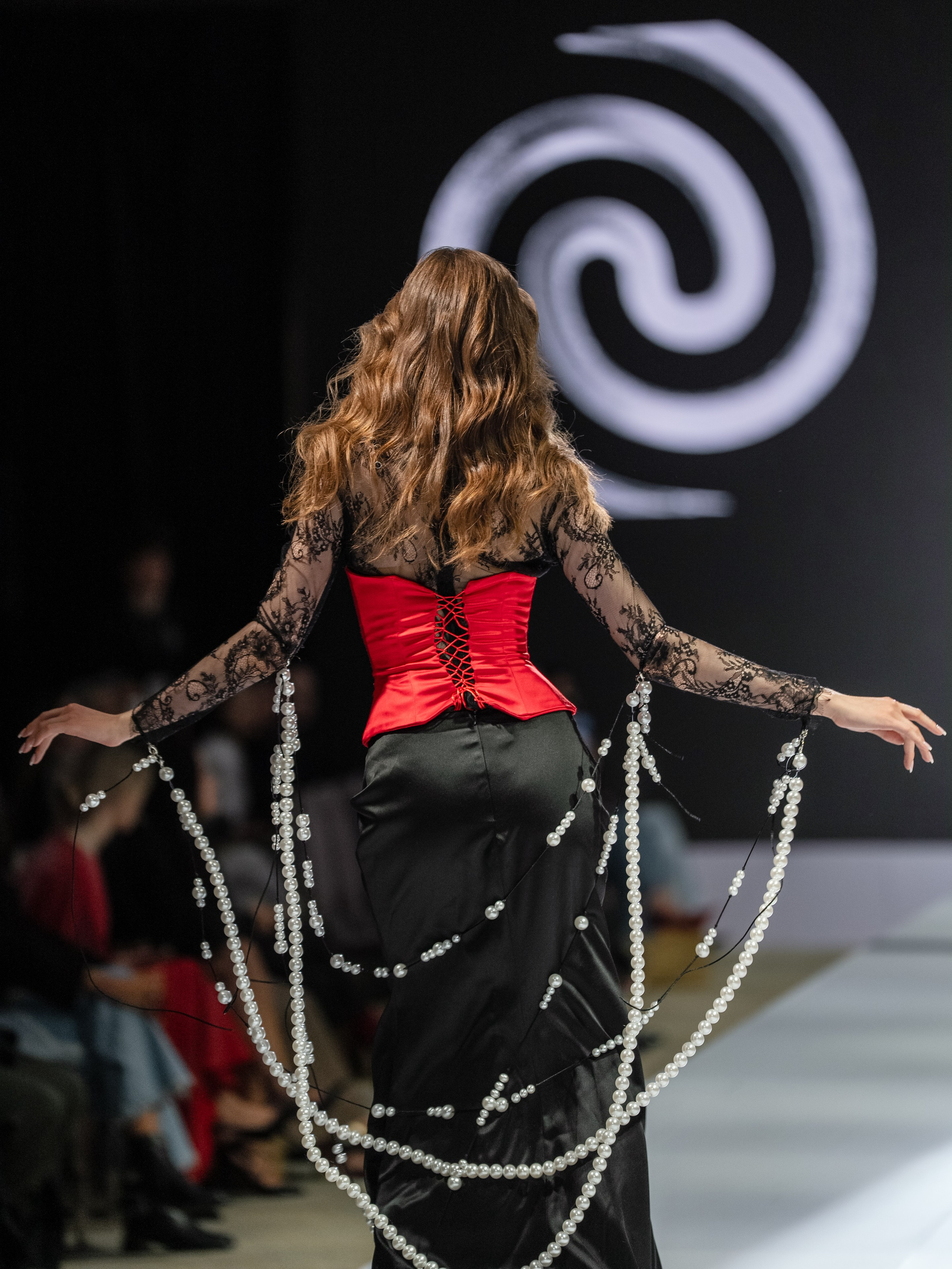 Eurasia Fashion Week Tomoyov. Сайт Алматинского НЮ АРТ, будуар и фэшн фотографа Дениса Карпенко