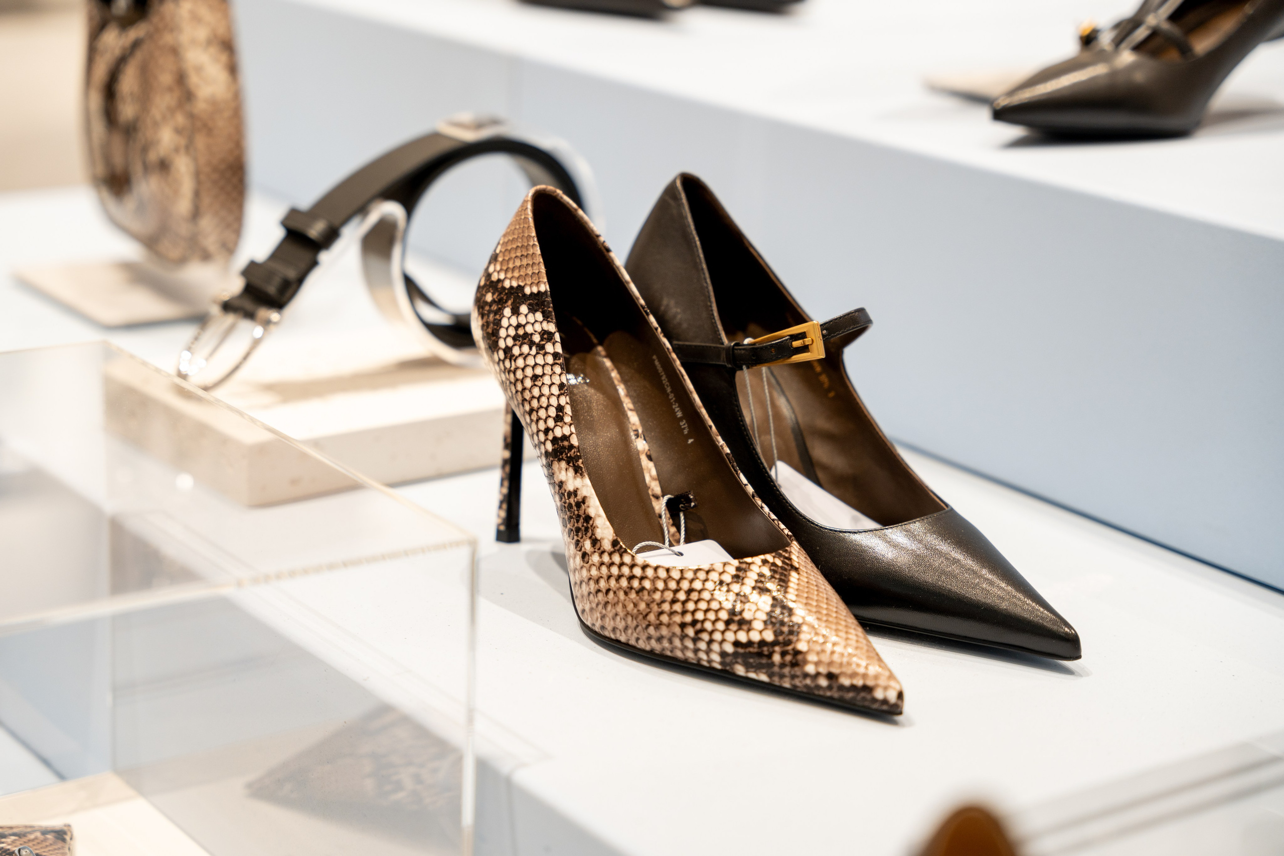 Интерьерная фотосъемка магазина Ekonika в Краснодаре — обувной бренд Профессиональная фотосъемка Ekonika — фирменный магазин в Краснодаре. Шедевры для Вас! Фотограф и Видеограф в Краснодаре Пахиев Руслан