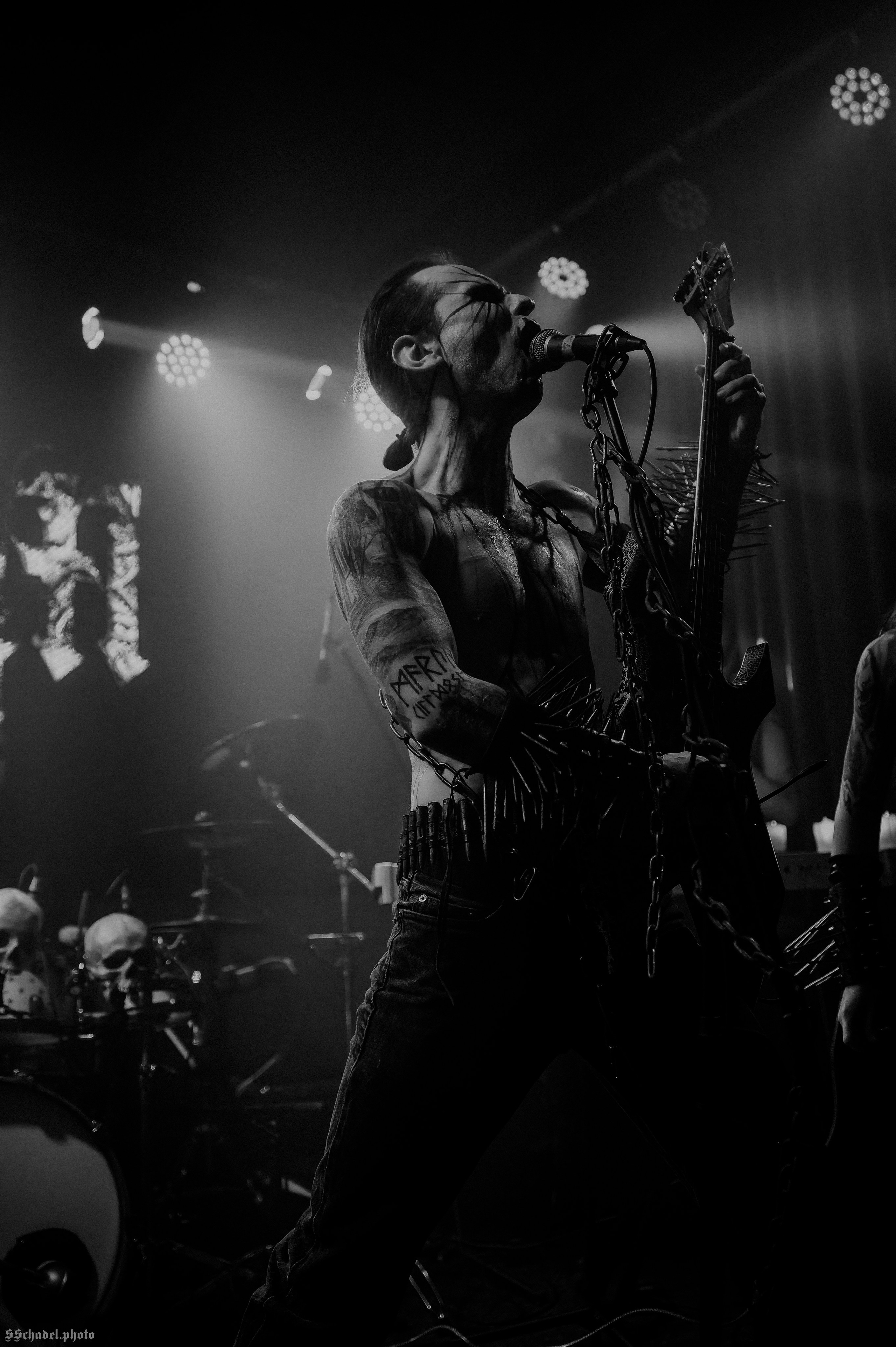 Frostlagte Måne 07.12.25. We will make everything metal!