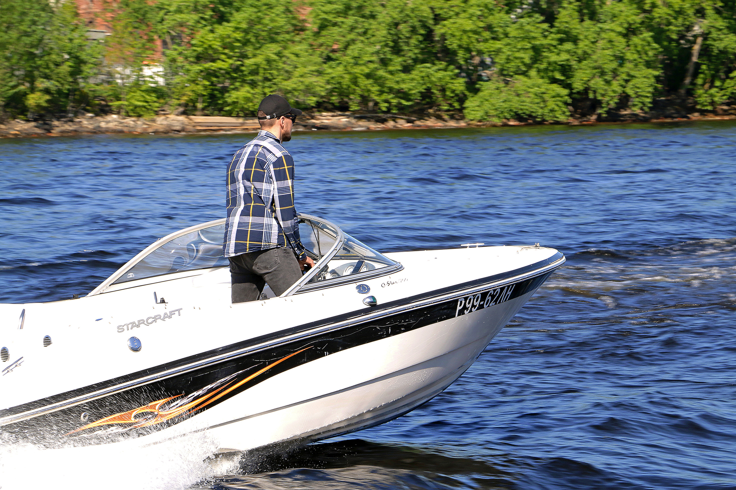 Катер на Неве в Санкт-Петербурге