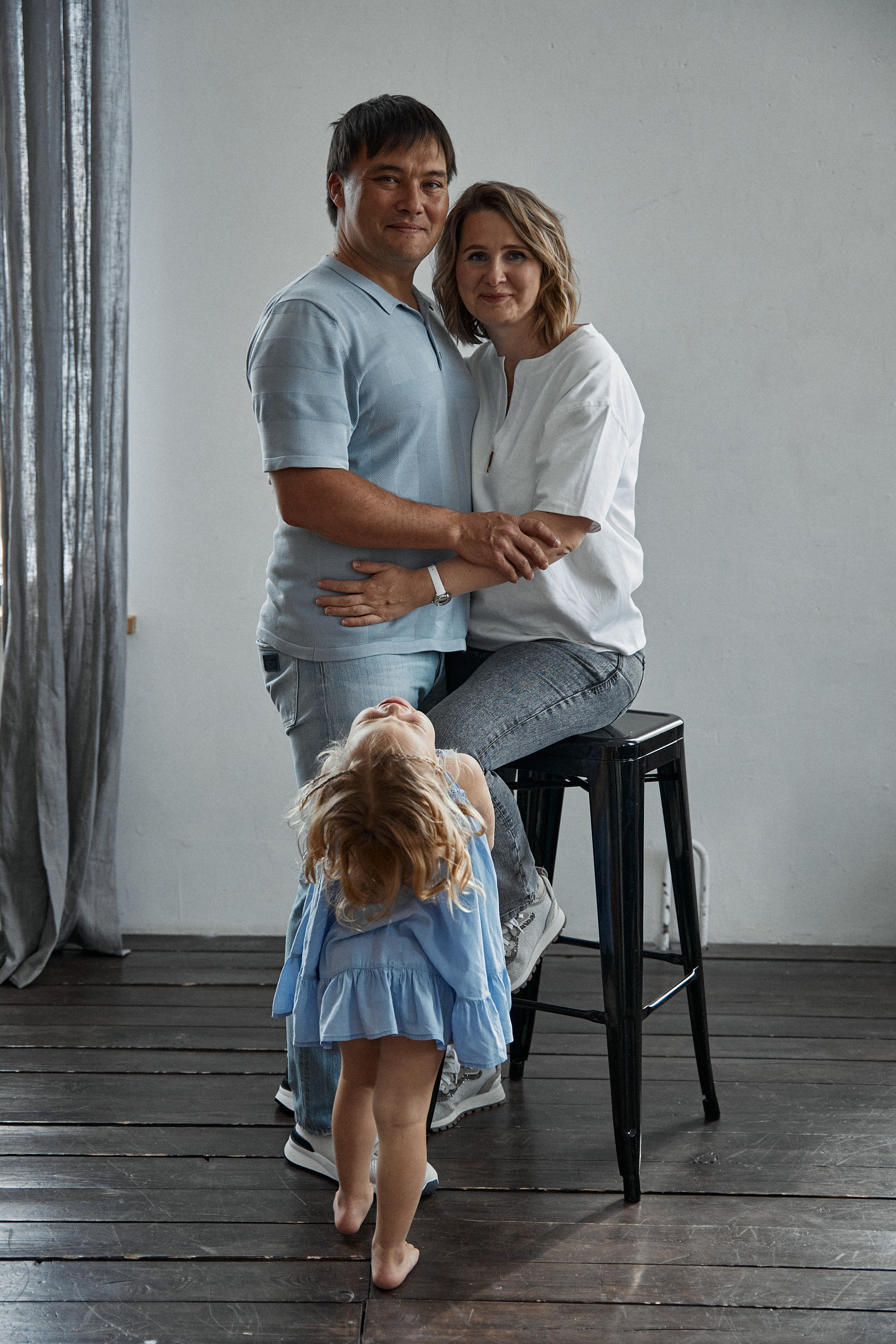 родители с ребенком съемка в студии