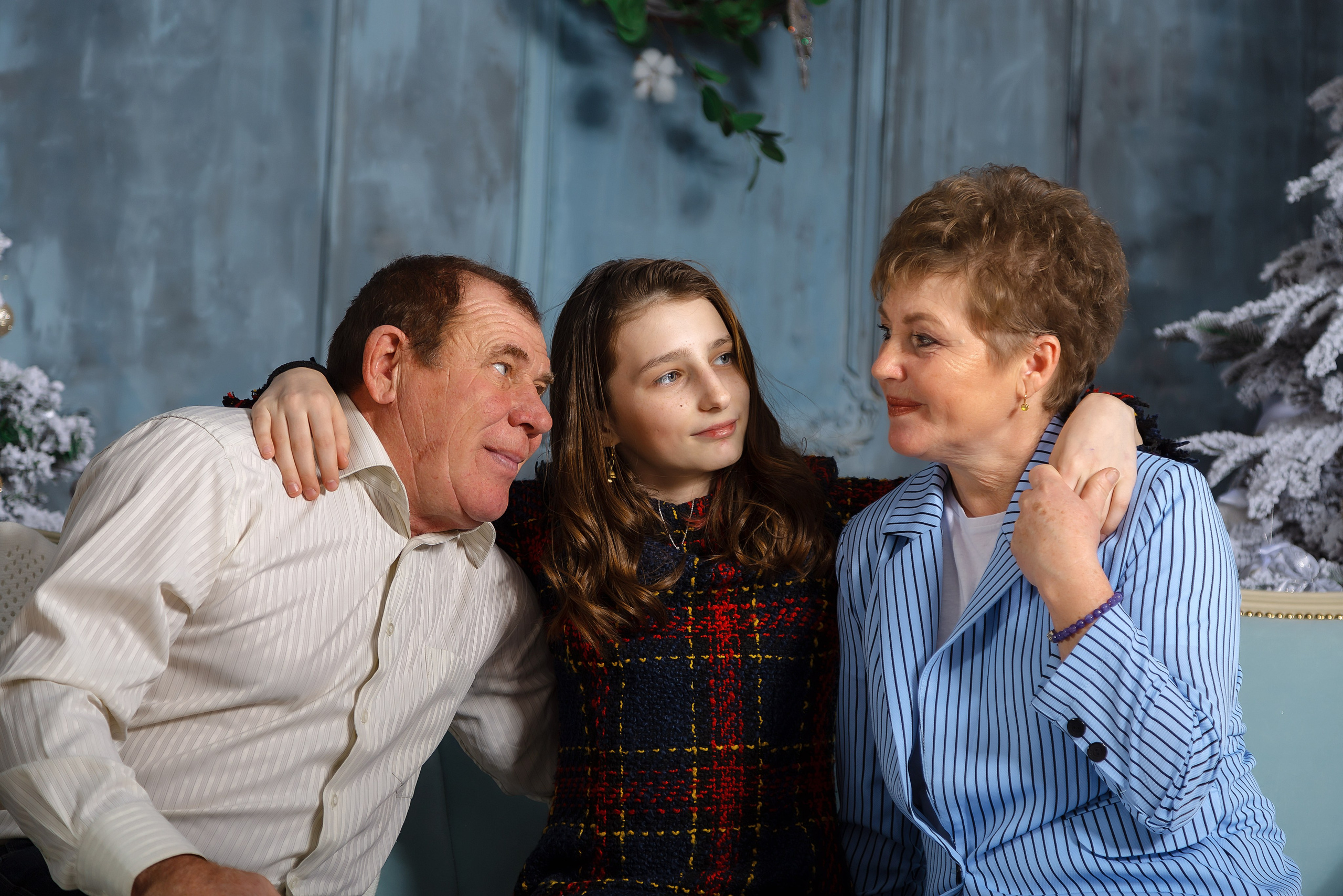 Новогодняя семейная фотосессия в студии в Волгодонске