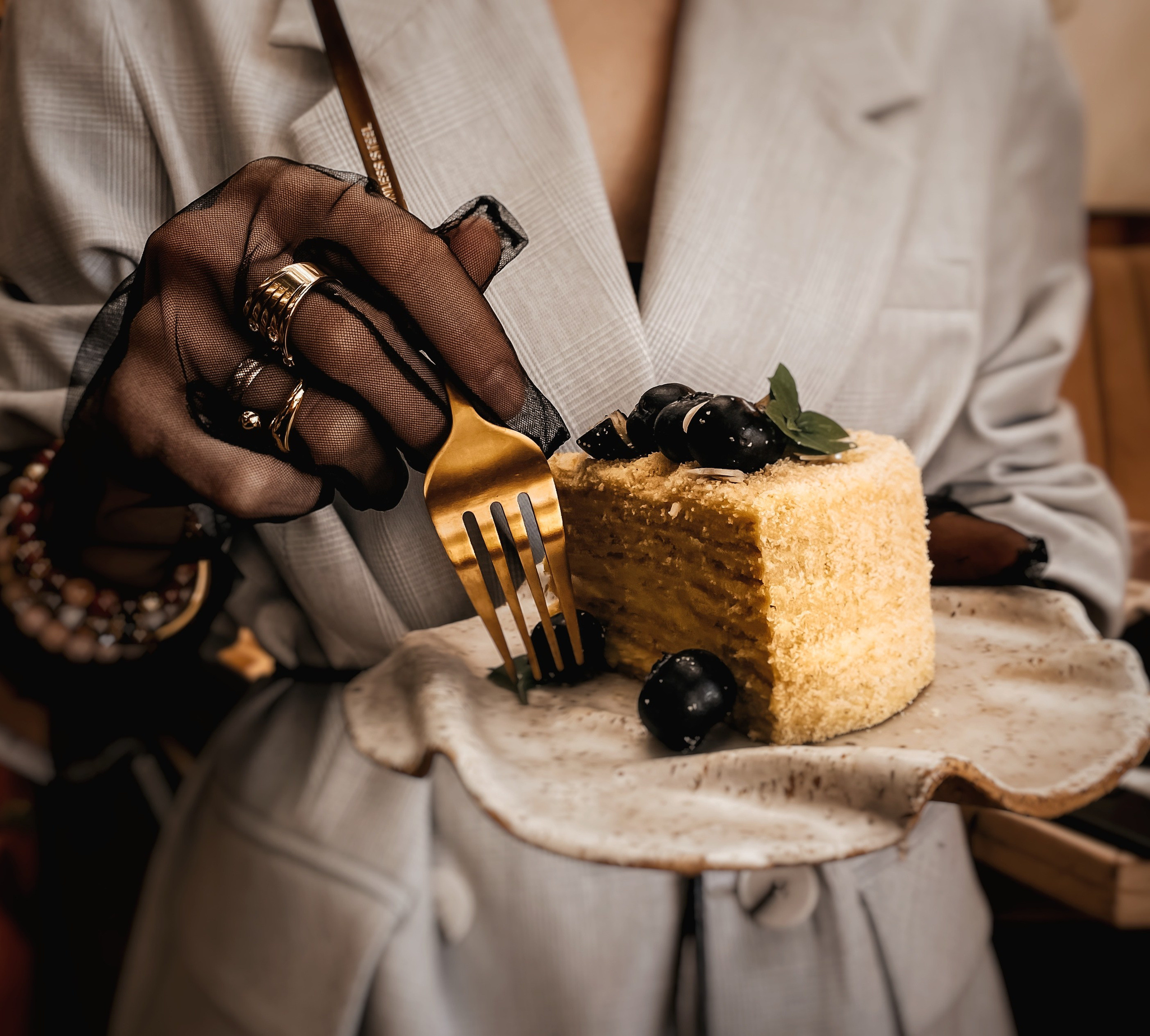 Съёмка творцов в Бюро находок. Olga Popova — Photographer in Morocco