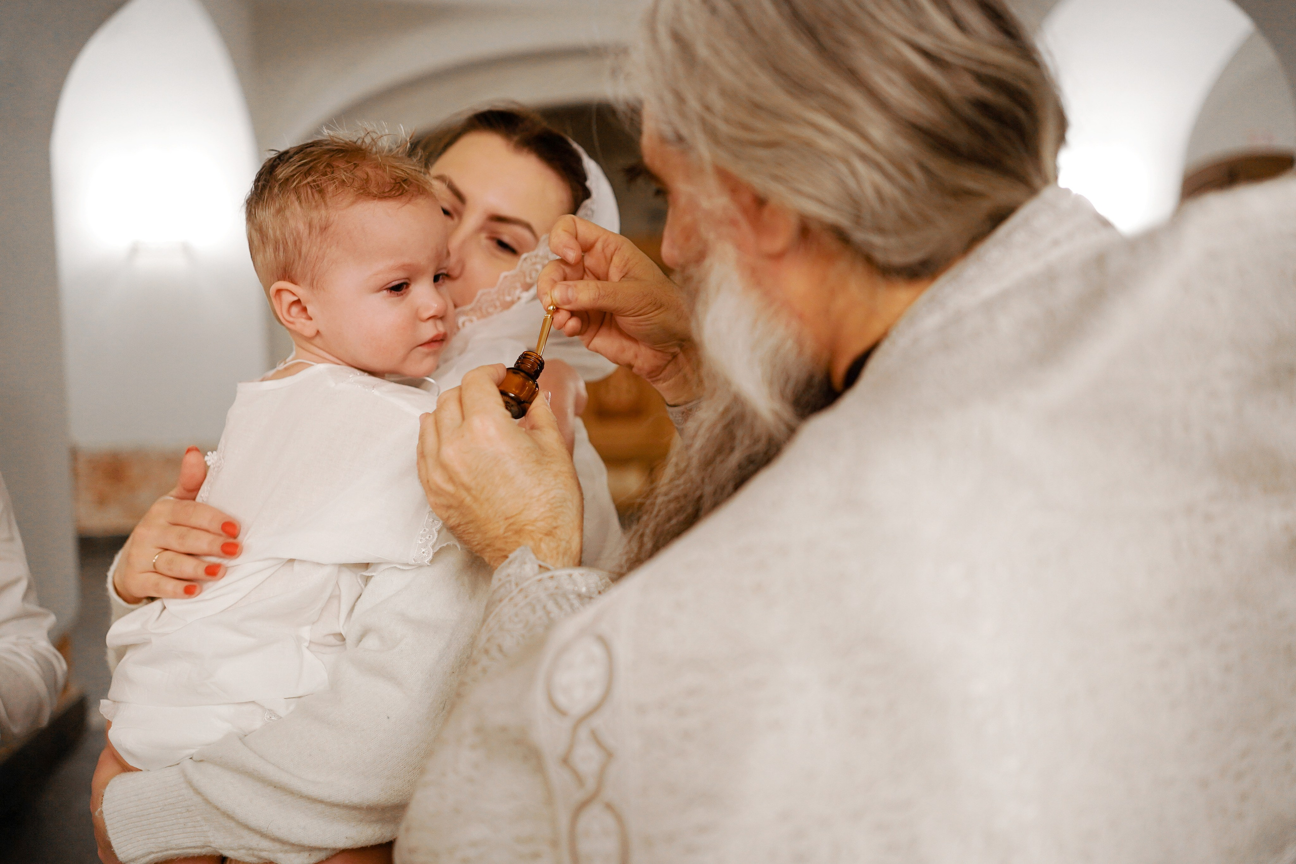 Таинство Крещения в храме Живоначальной Троицы в Троицке. Семейный и детский фотограф в Москве Екатерина Офицерова