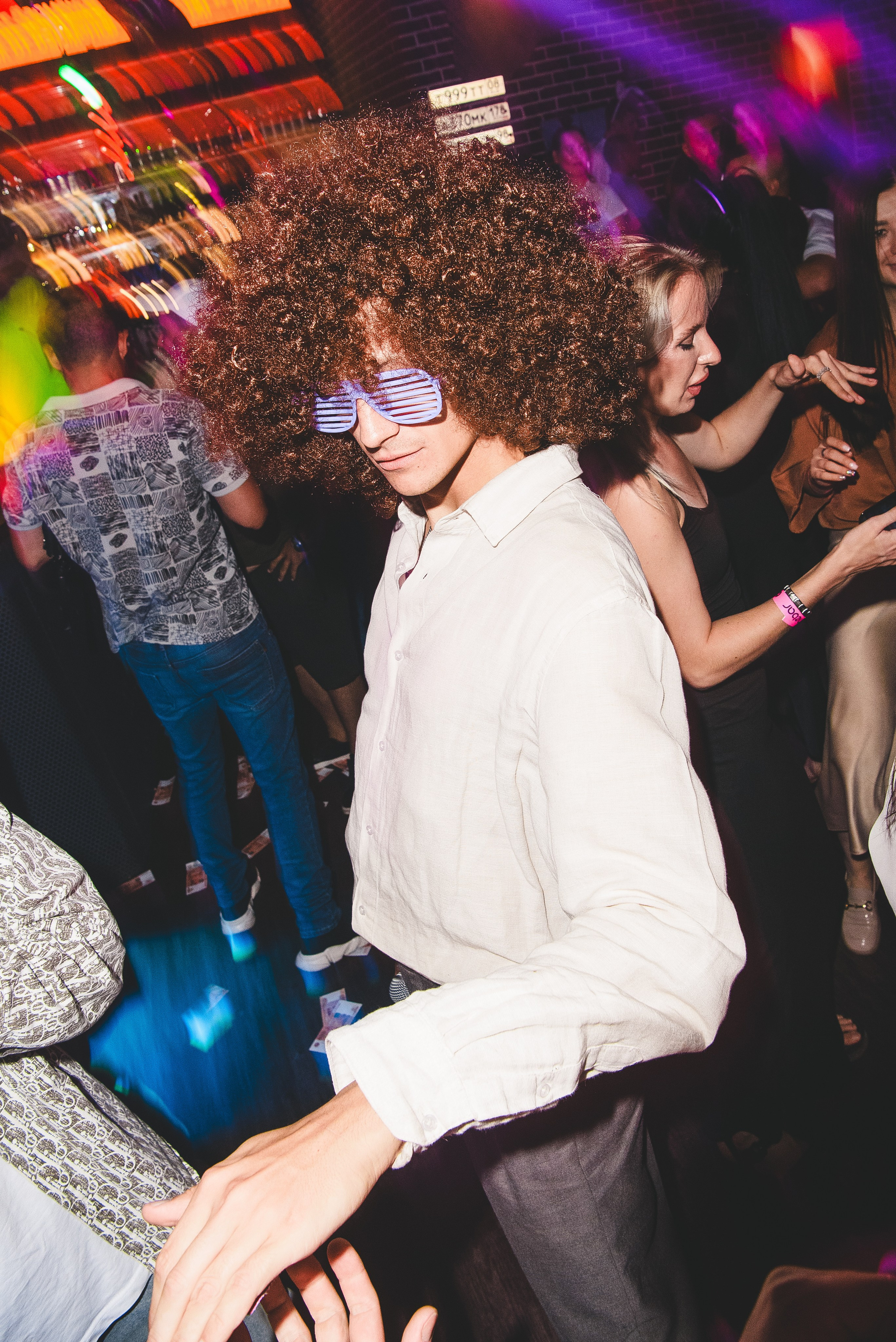 Фотоотчёты о вечеринках для НеБар Волгоград. Или стиль «пьяный фотограф». Фотограф в Волгограде и Волжском Александр Горбань