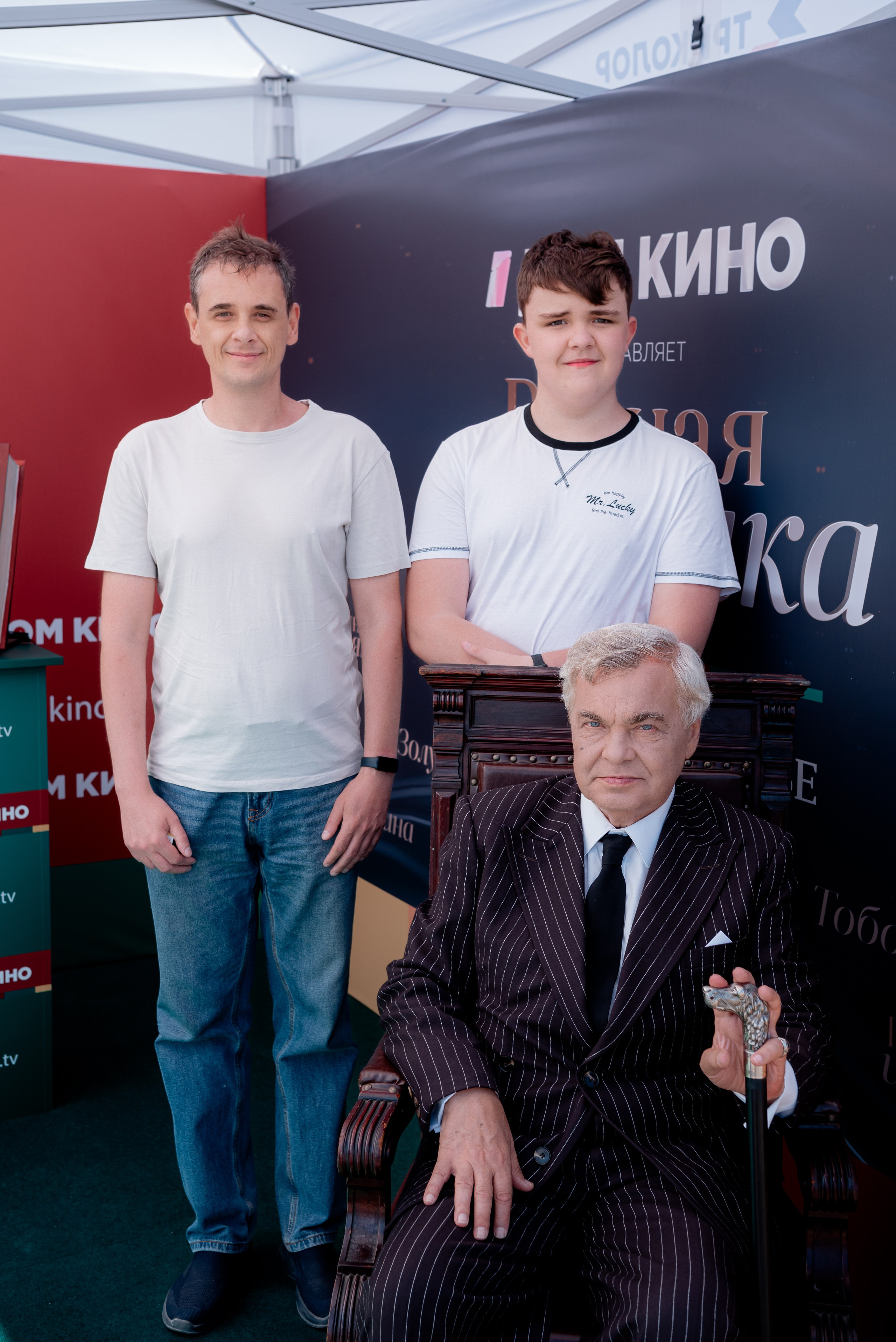 Портретные фото с артистами в палатке Триколор Дом Кинов на день города Волгоград. Фотограф в Волгограде и Волжском Александр Горбань