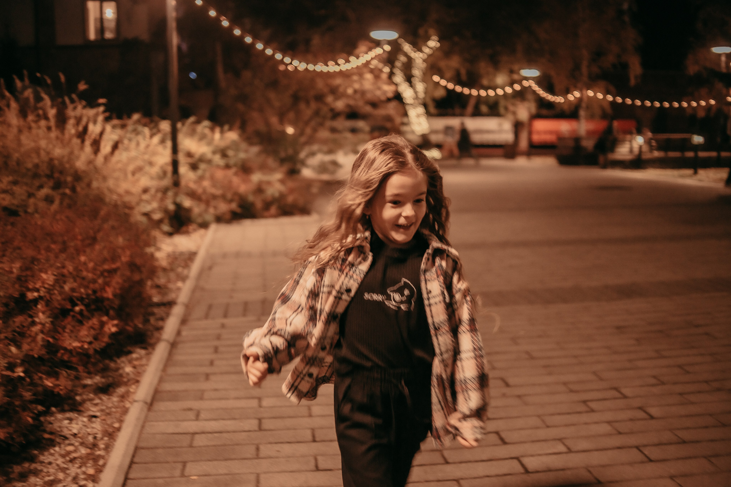 Ирина, Яна, Лера. Вечерняя прогулка. Фотограф Регина Крикунова г. Красноярск