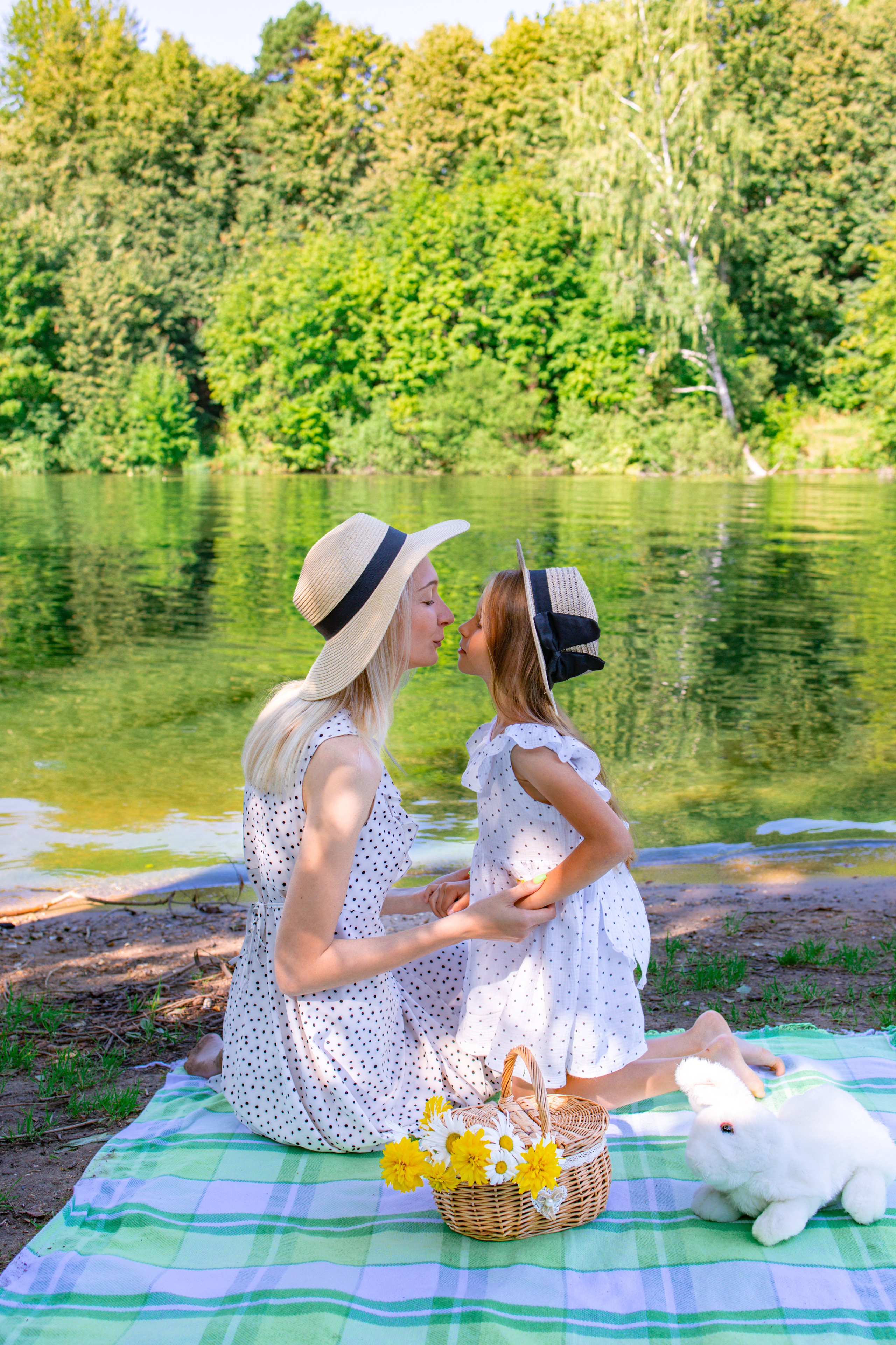 Настя и Катя пикник. Оксана Ромашкина- семейный и ньюборн фотограф из Москвы