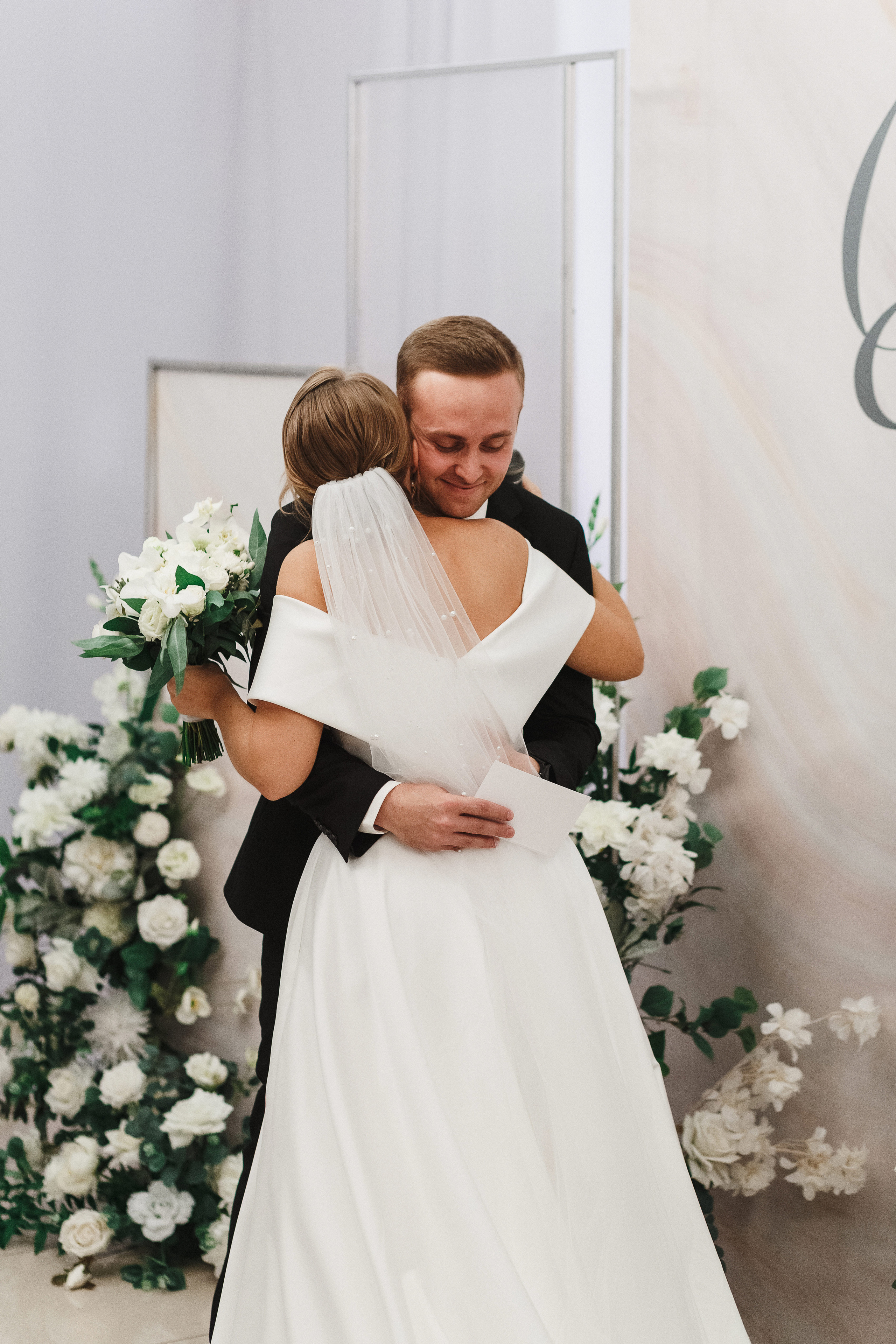 жених и невеста на выездной регистрации в Таганроге