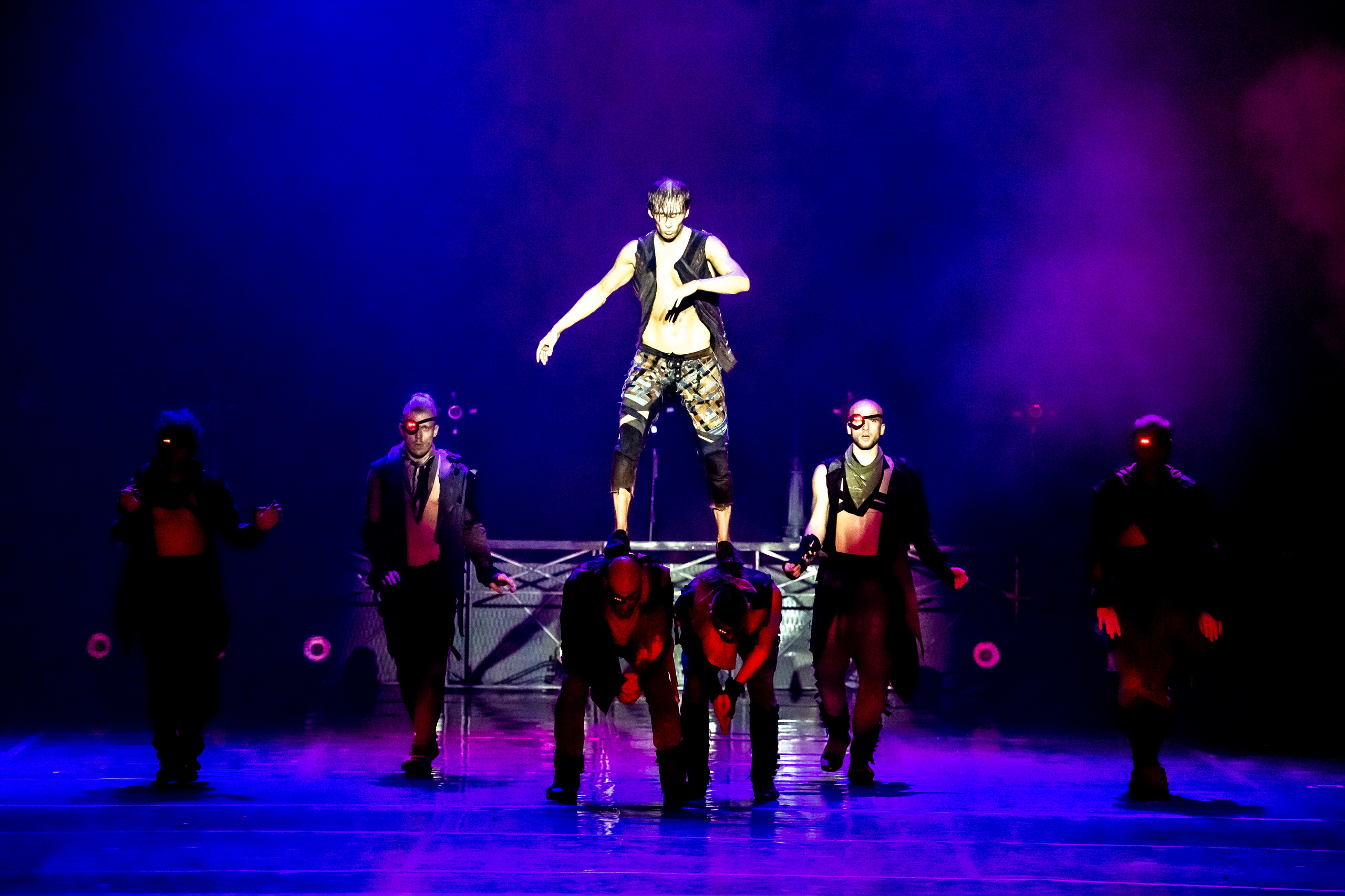 Парфюмер хореографический спектакль театр Европа на сцене Зимнего. Фотограф в Сочи Юрий Шептаев