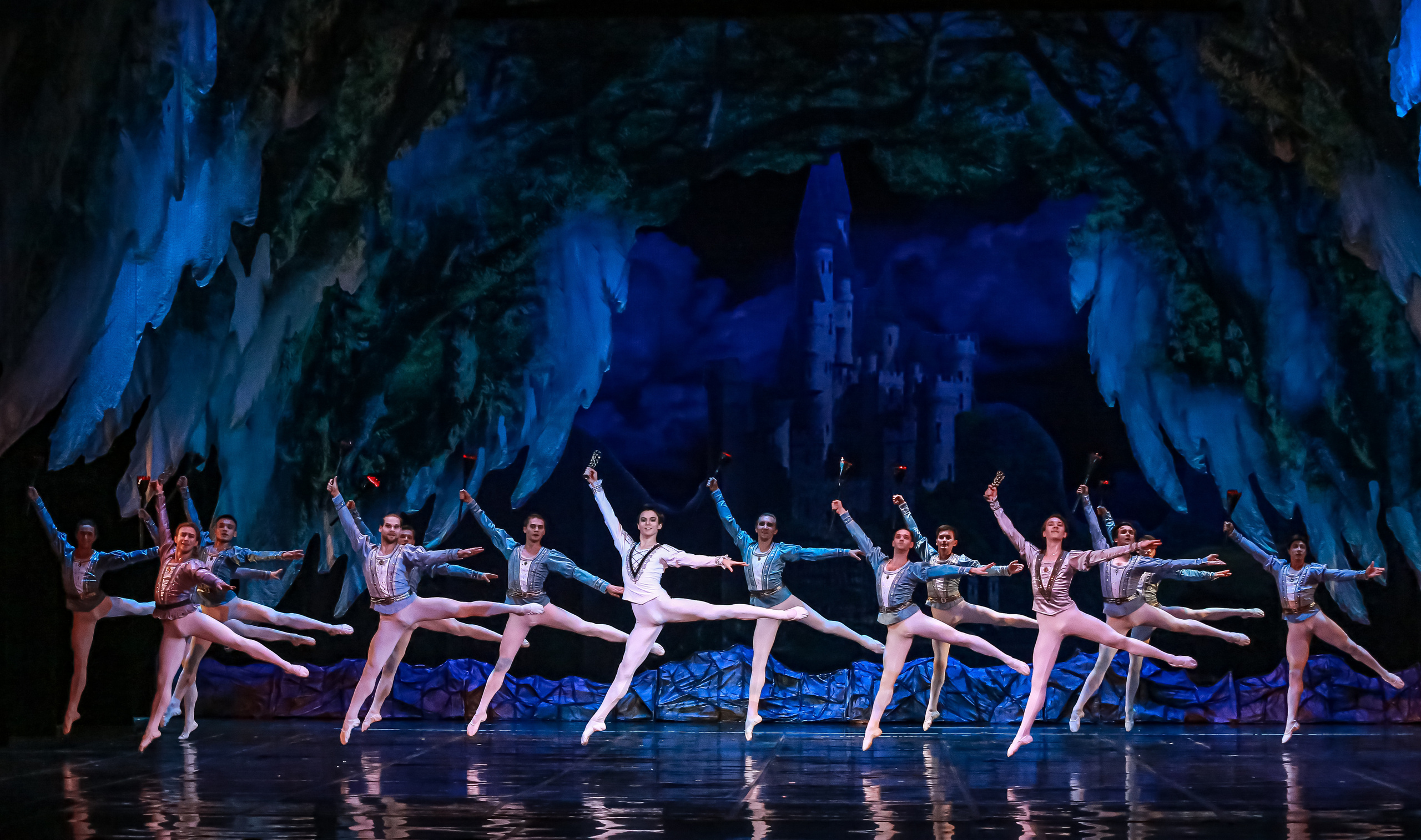 Спектакль Лебединое озеро Марийского театра оперы и балета Зимний. Фотограф в Сочи Юрий Шептаев