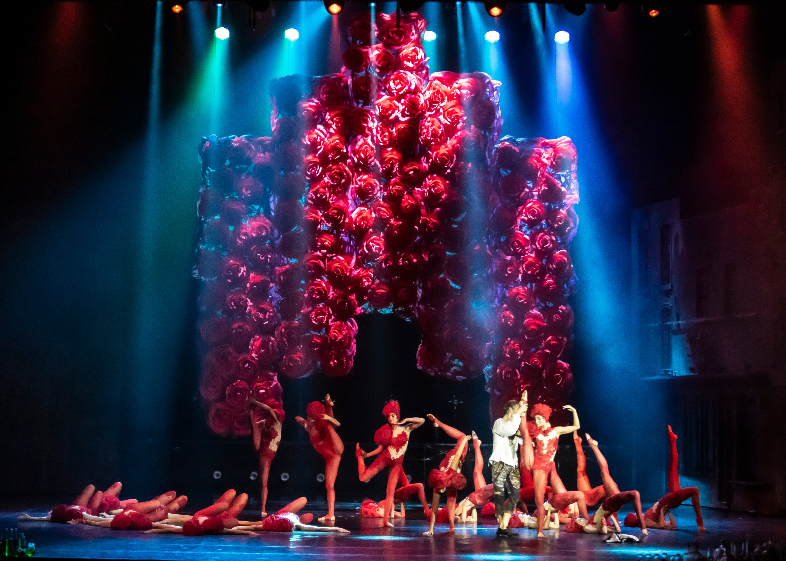 Парфюмер хореографический спектакль театр Европа на сцене Зимнего. Фотограф в Сочи Юрий Шептаев