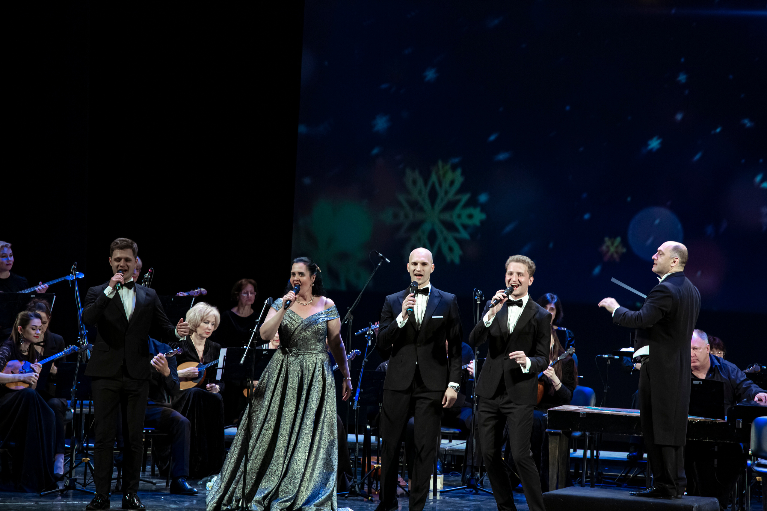 Зимнему театру в Сочи — 84. Фотограф в Сочи Юрий Шептаев