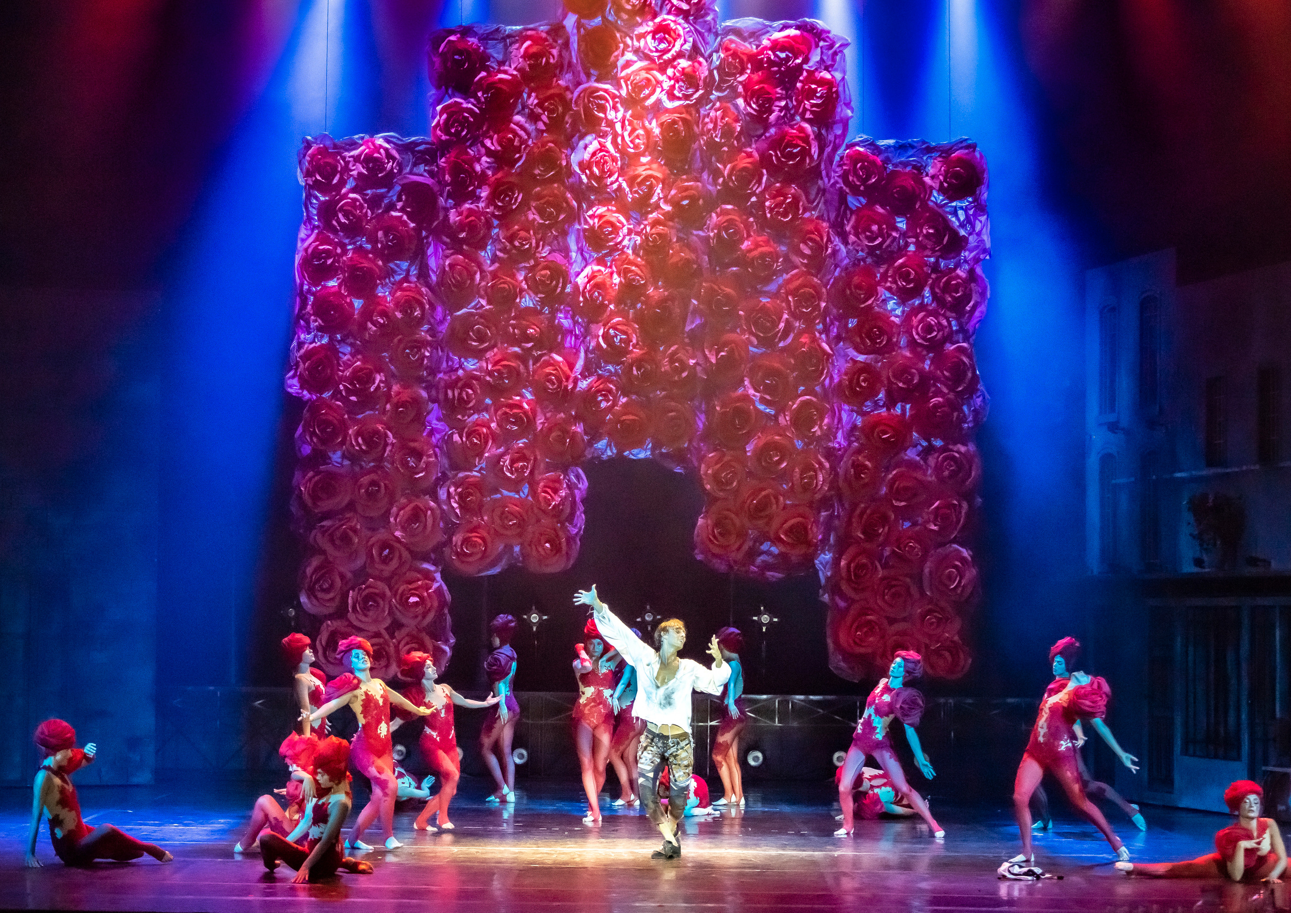 Парфюмер хореографический спектакль театр Европа на сцене Зимнего. Фотограф в Сочи Юрий Шептаев