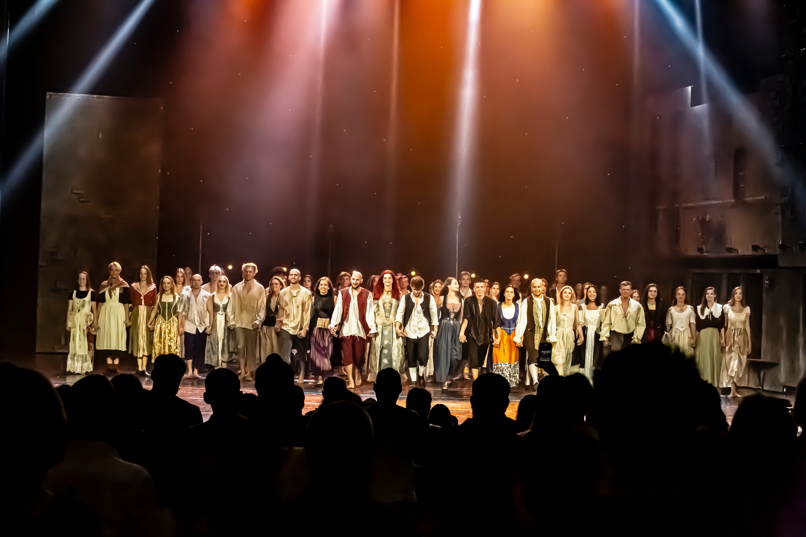 Парфюмер хореографический спектакль театр Европа на сцене Зимнего. Фотограф в Сочи Юрий Шептаев