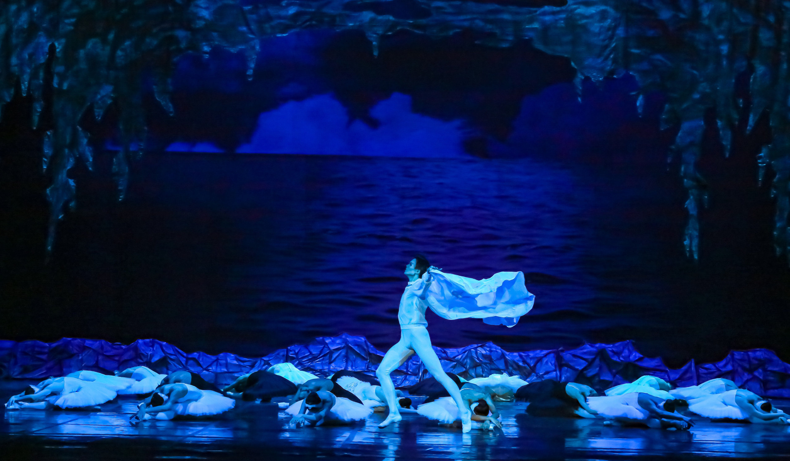 Спектакль Лебединое озеро Марийского театра оперы и балета Зимний. Фотограф в Сочи Юрий Шептаев